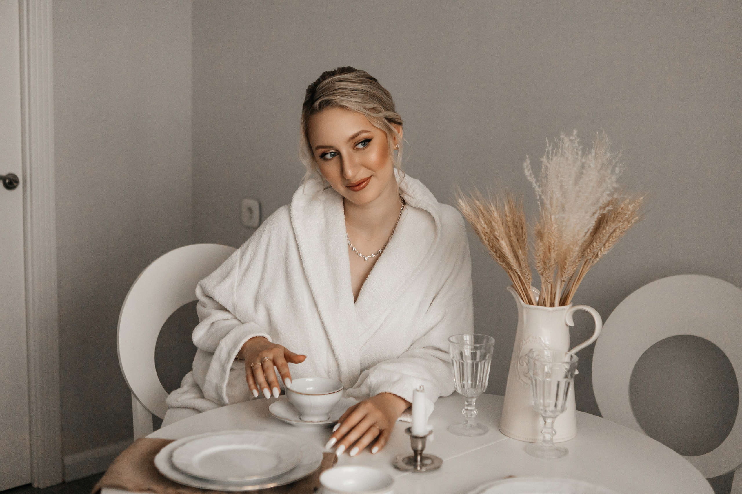 Евгения и Николай утренние сборы. Свадебный фотограф Виктория Чуйко Магнитогорск. Визуал для бизнеса