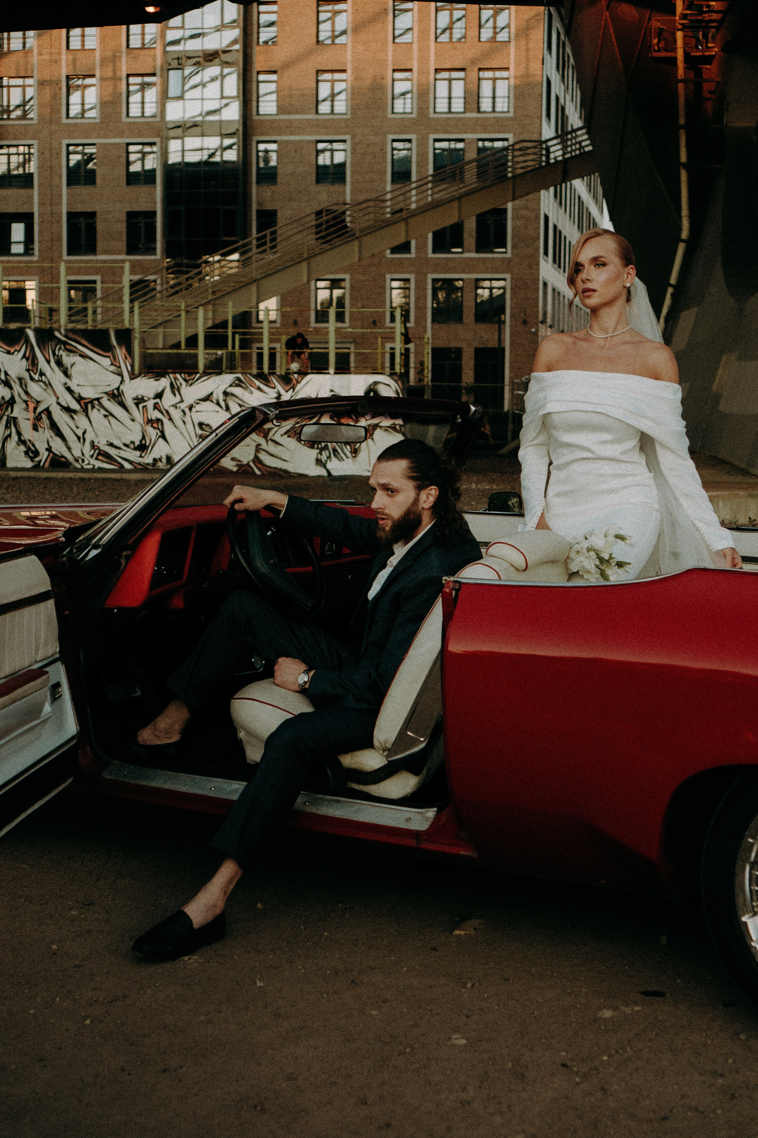 СВАДЕБНАЯ СЬЕМКА ВОЗЛЕ МСОТА БЕТАНКУРА НА КАБРИОЛЕТЕ. Профессиональный фотограф, Санкт-Петербург — Виктория Богомолова