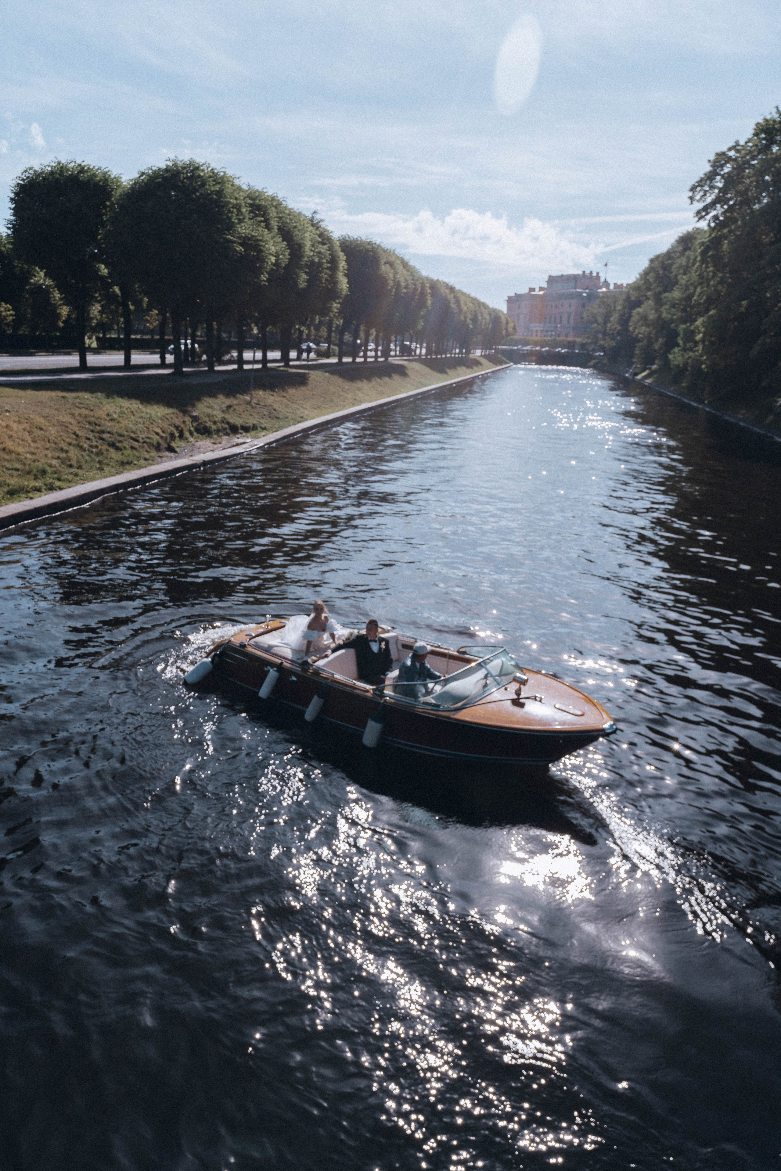 СВАДЕНБНАЯ СЬЕМКА НА КАТЕРЕ ПО КАНАЛАМ САНКТ-ПЕТЕРБУРГА И В АКВАТОРИИ НЕВЫ. Профессиональный фотограф, Санкт-Петербург — Виктория Богомолова