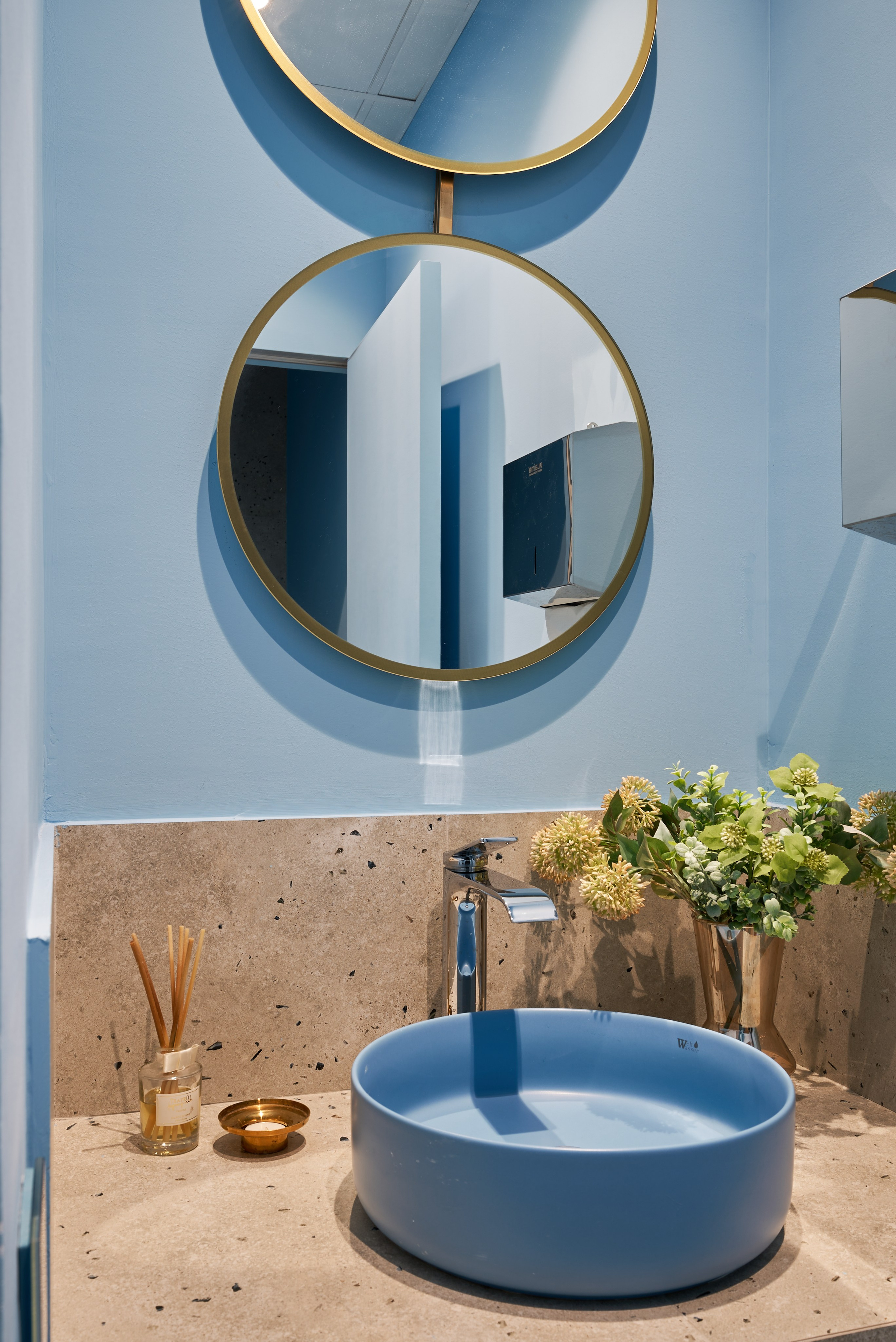 Небесно-голубой и капибара: оптика в Москве (Публикация My Decor). Бояршинов Антон Интерьерный фотограф/видеограф Москва