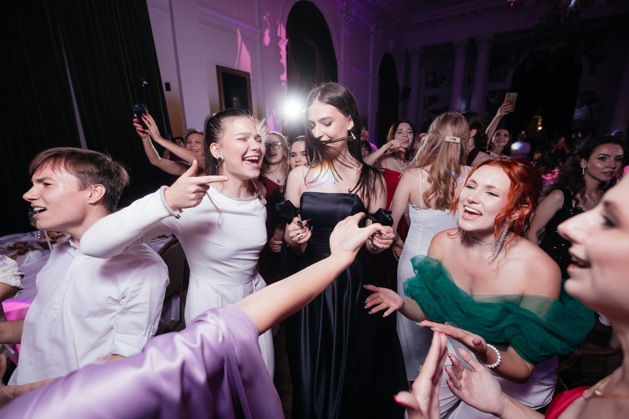 Выпускной 11 класс. Фотограф Крохин Олег