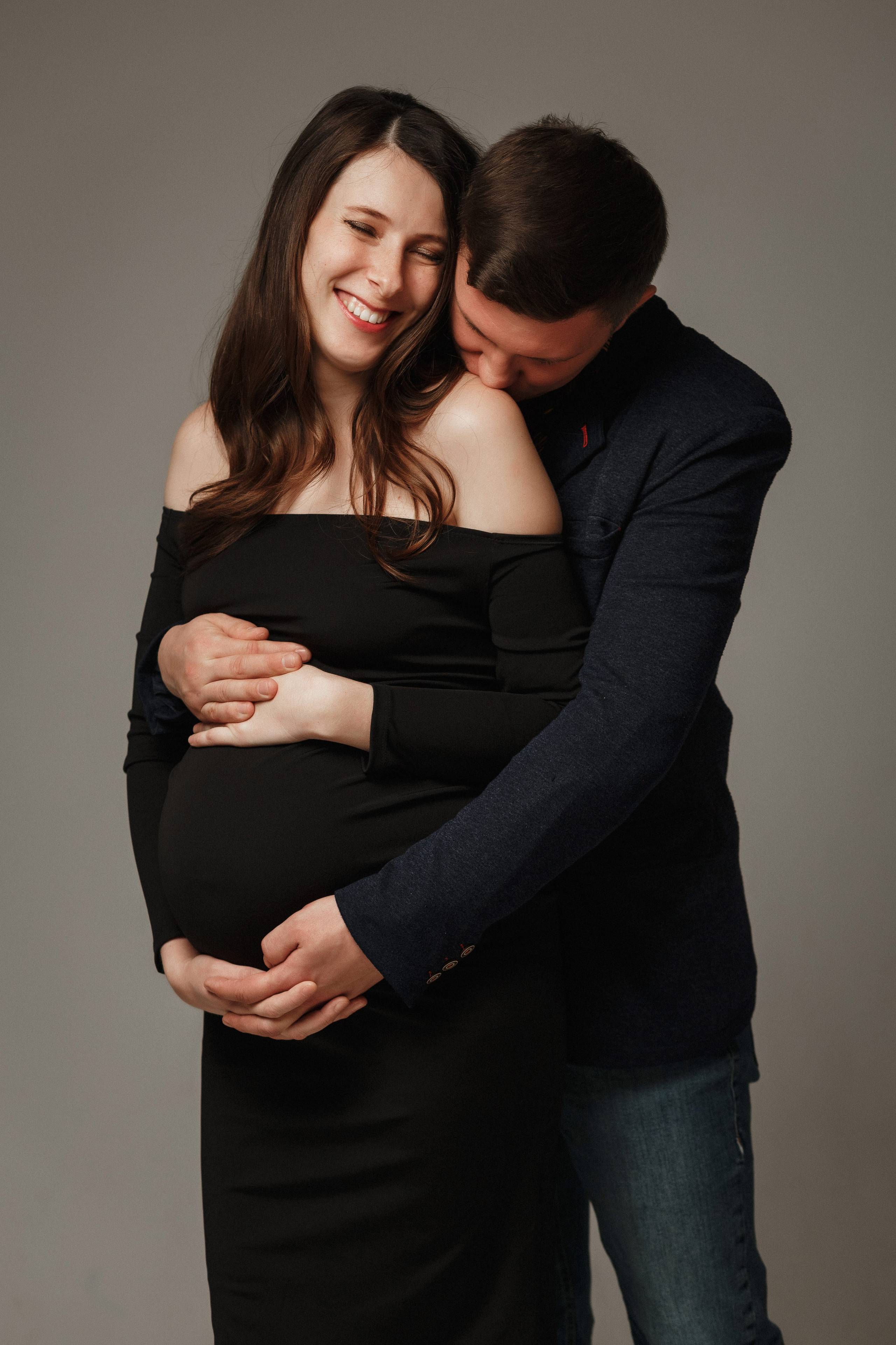 Дина и Толик в объятиях света и тени фотостудии Таганрога. Свадебный и семейный фотограф в Таганроге Бакарюк Антон