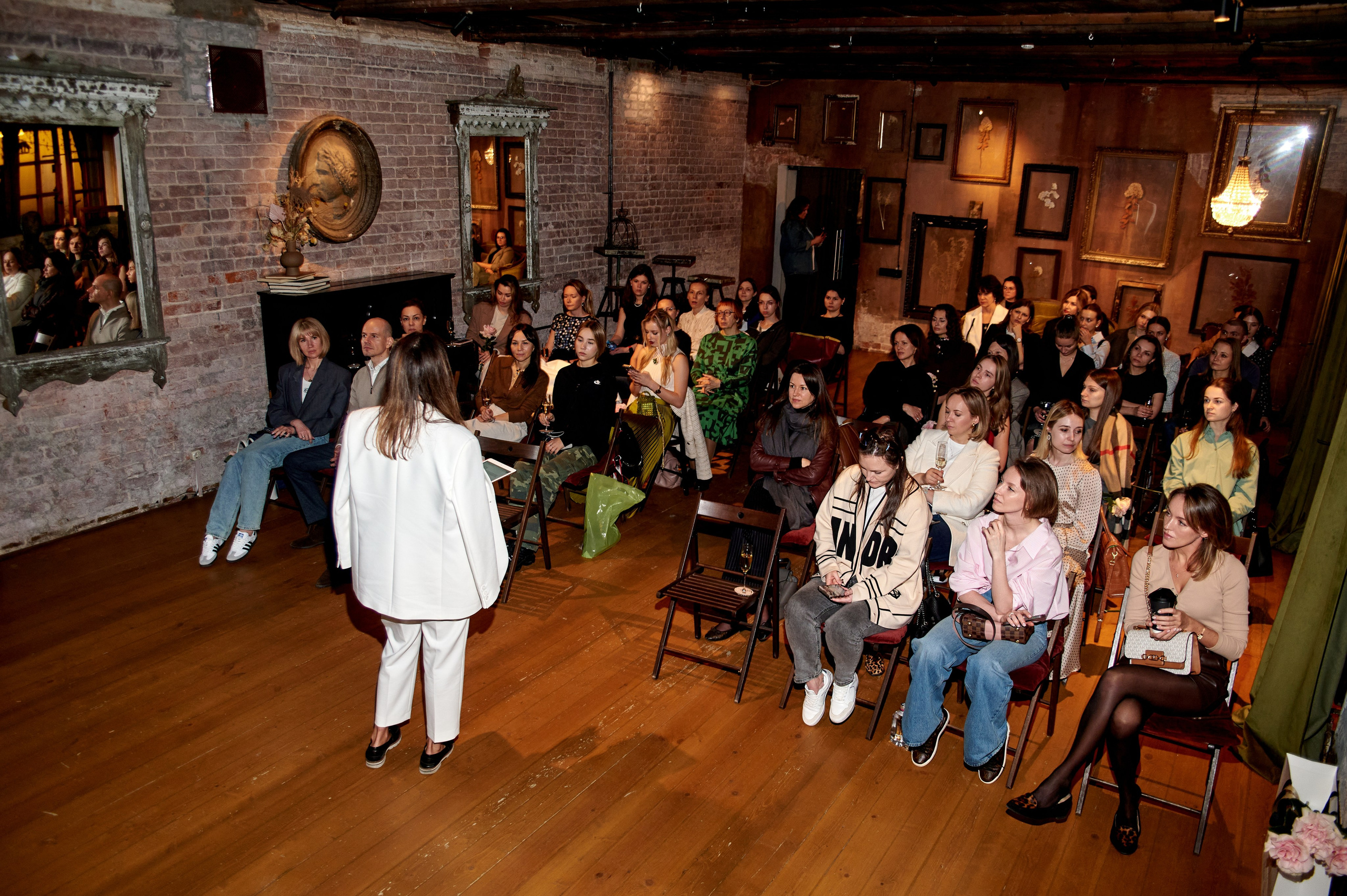 Лекция Intelligencia.lab в усадьбе Роден. Анна Гончарова свадебный и репортажный фотограф в Москве