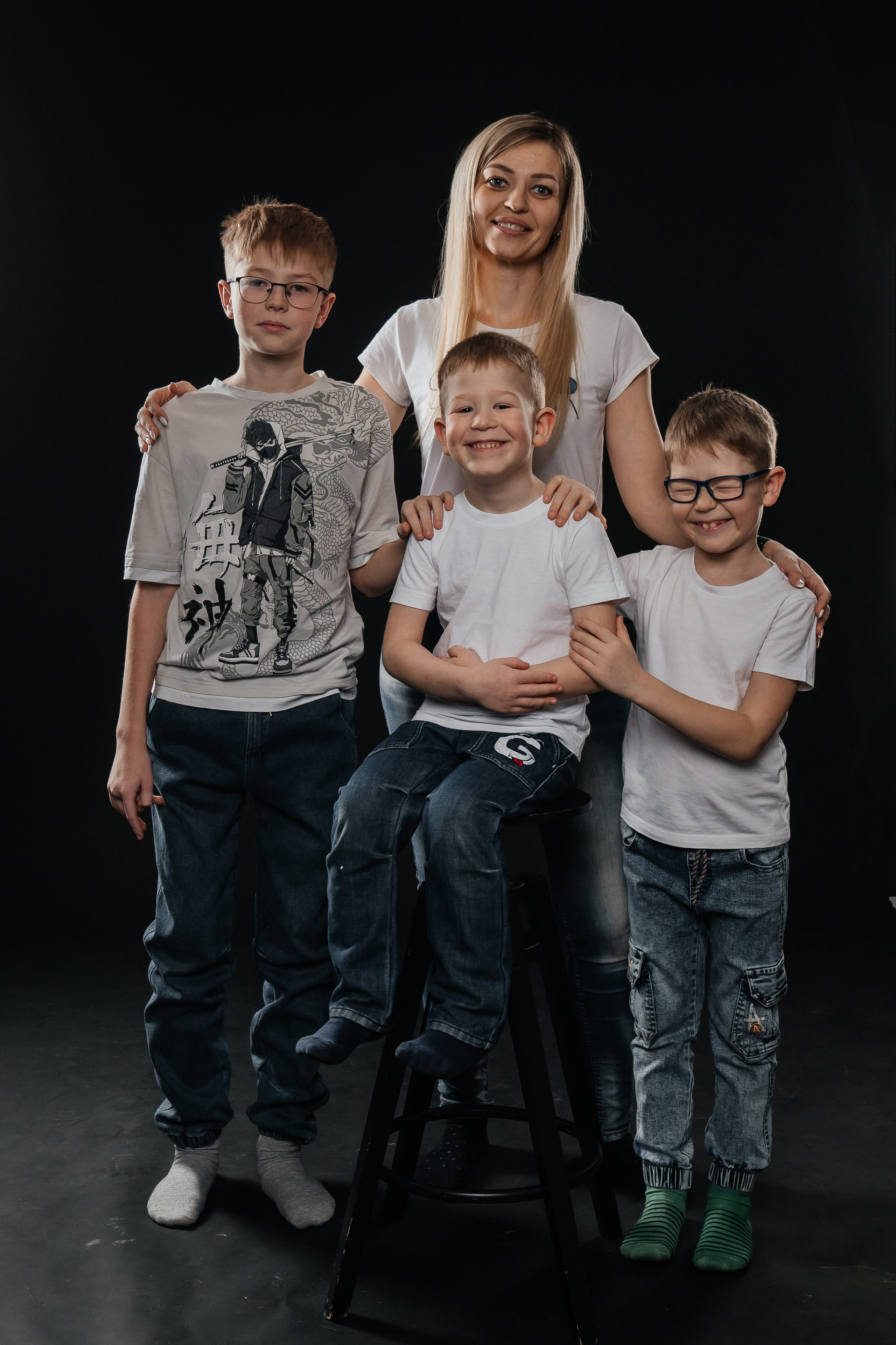 Семья Анны и Дмитрия. Фотограф в Иркутске Анастасия Кись. Студийная фотосессия беременности в тканях Иркутск. Семейная фотосессия, ПОРТРЕТ «ПОКОЛЕНИЕ»