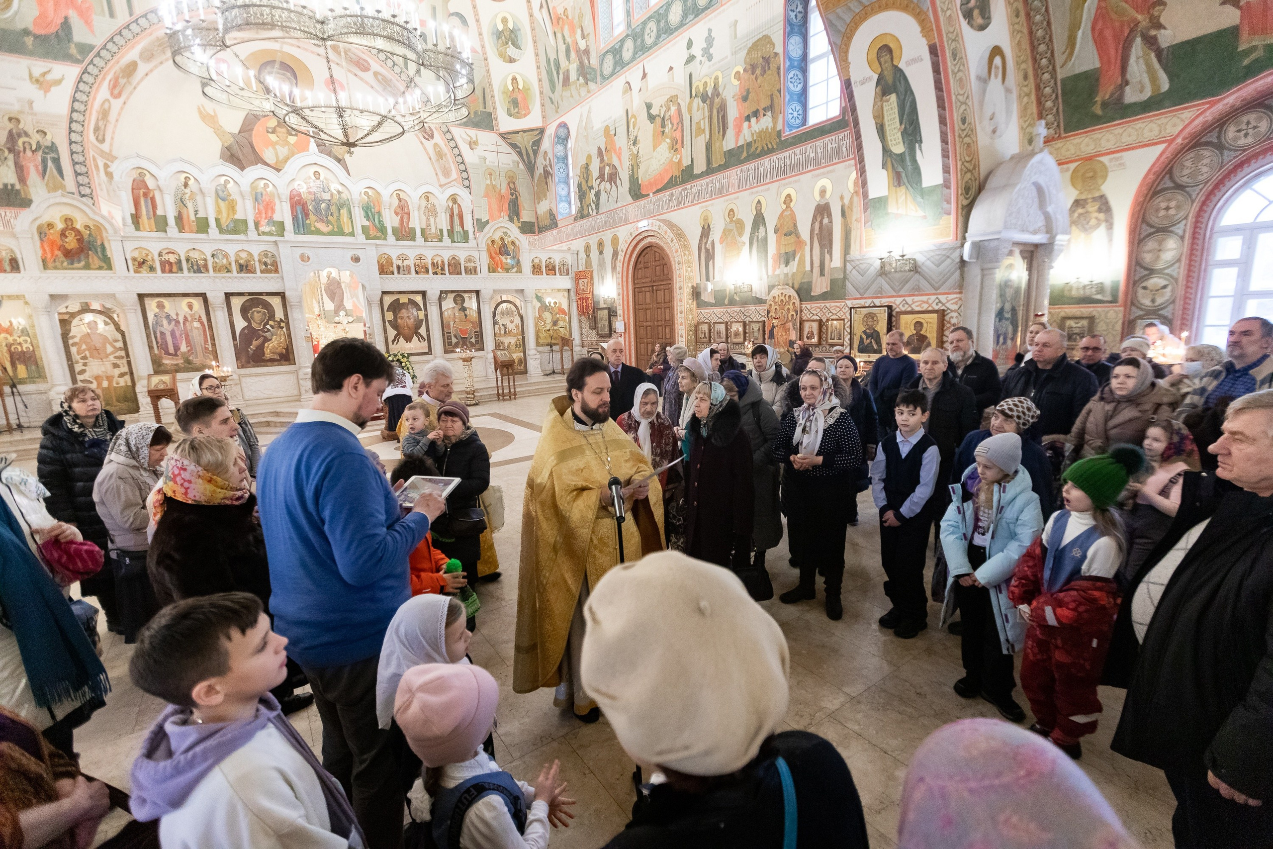 Праздничное богослужение Святителю Николаю 19 декабря. Интерьерный фотограф в Москве Роман Потапов