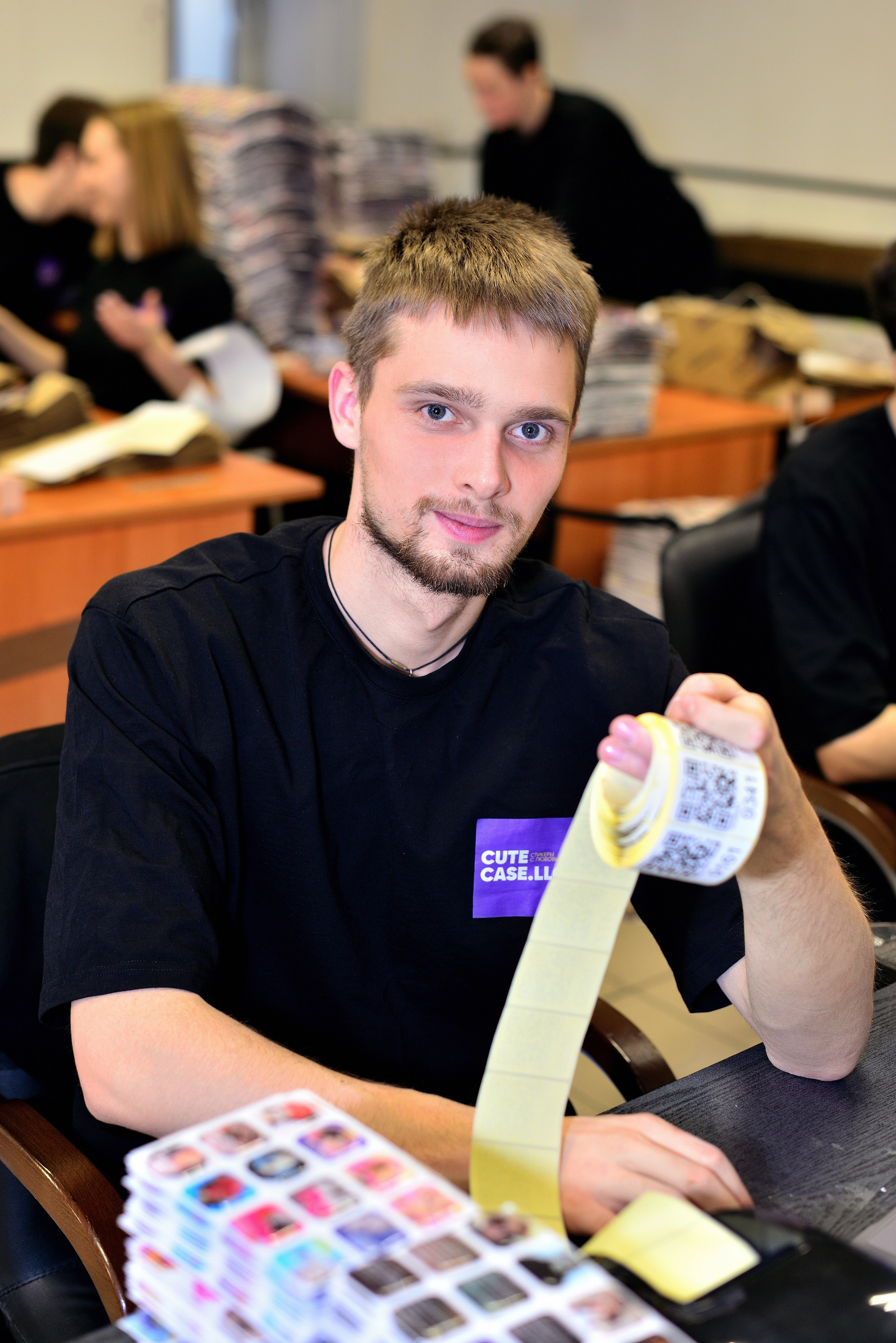 Производство 3D стикеров. Фотограф Сергей Сергеев
