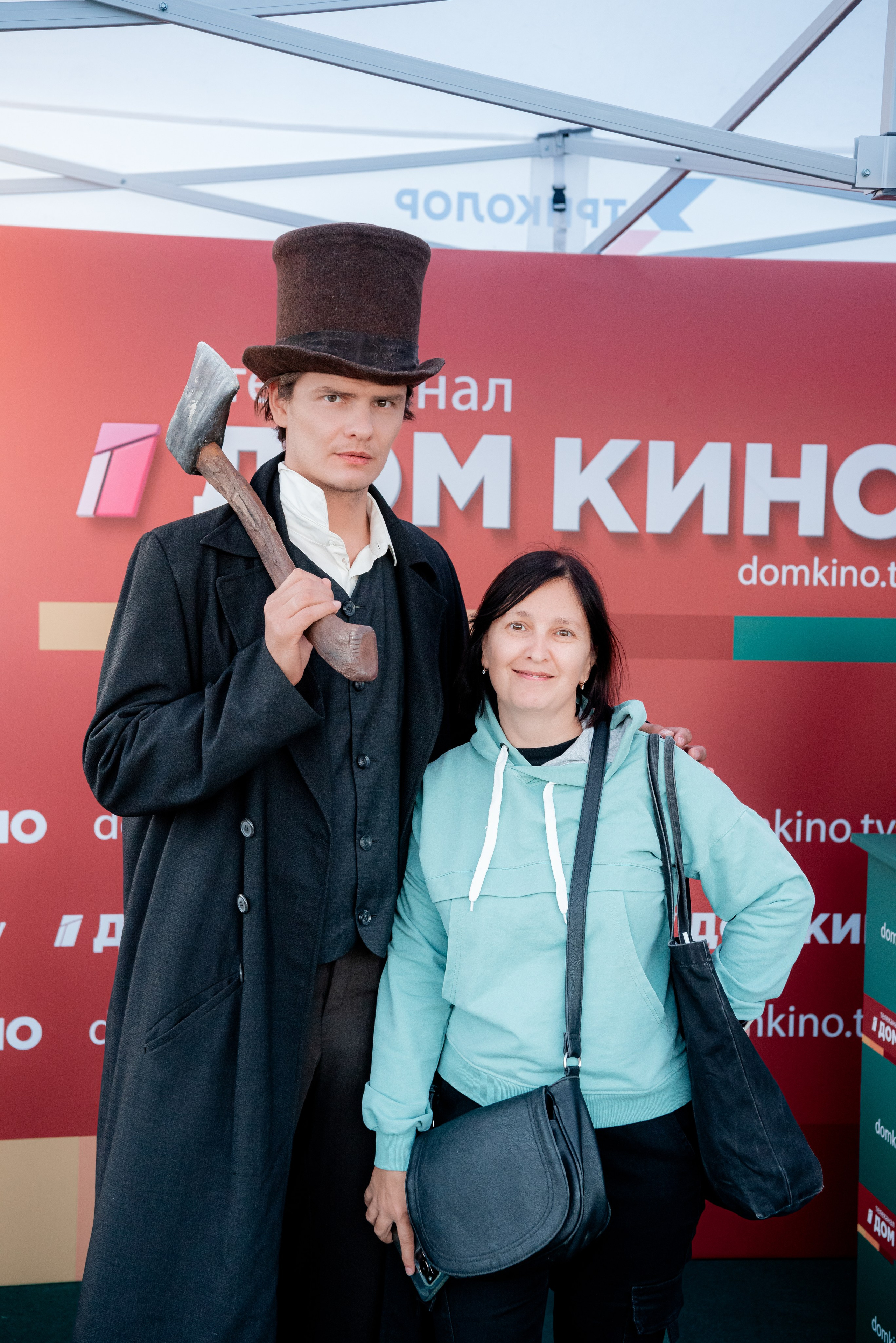 Портретные фото с артистами в палатке Триколор Дом Кинов на день города Волгоград. Фотограф в Волгограде и Волжском Александр Горбань