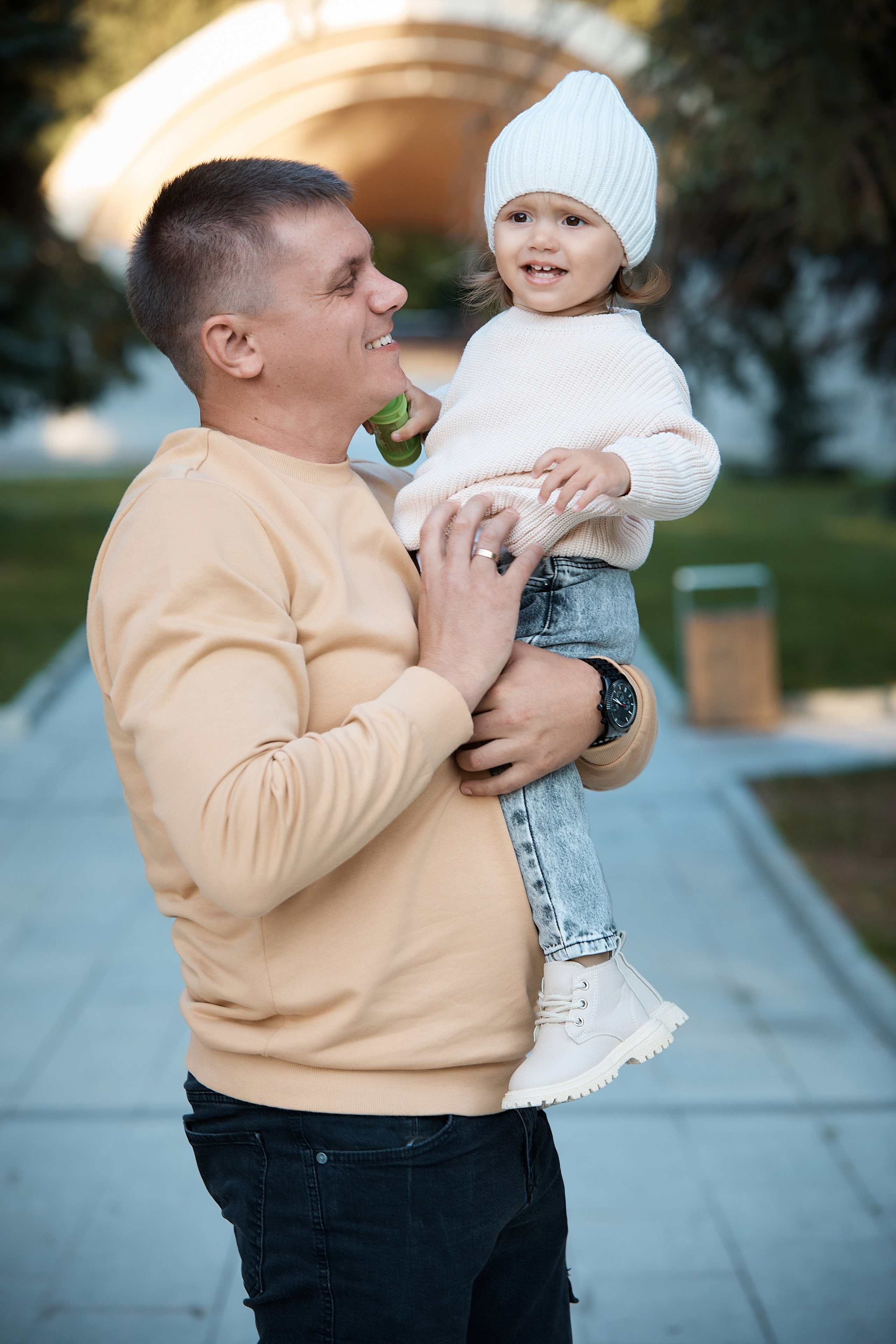 Прогулка в Алесандровском саду. Надя и Дима с дочей. Татьяна Бабаева — Фотограф