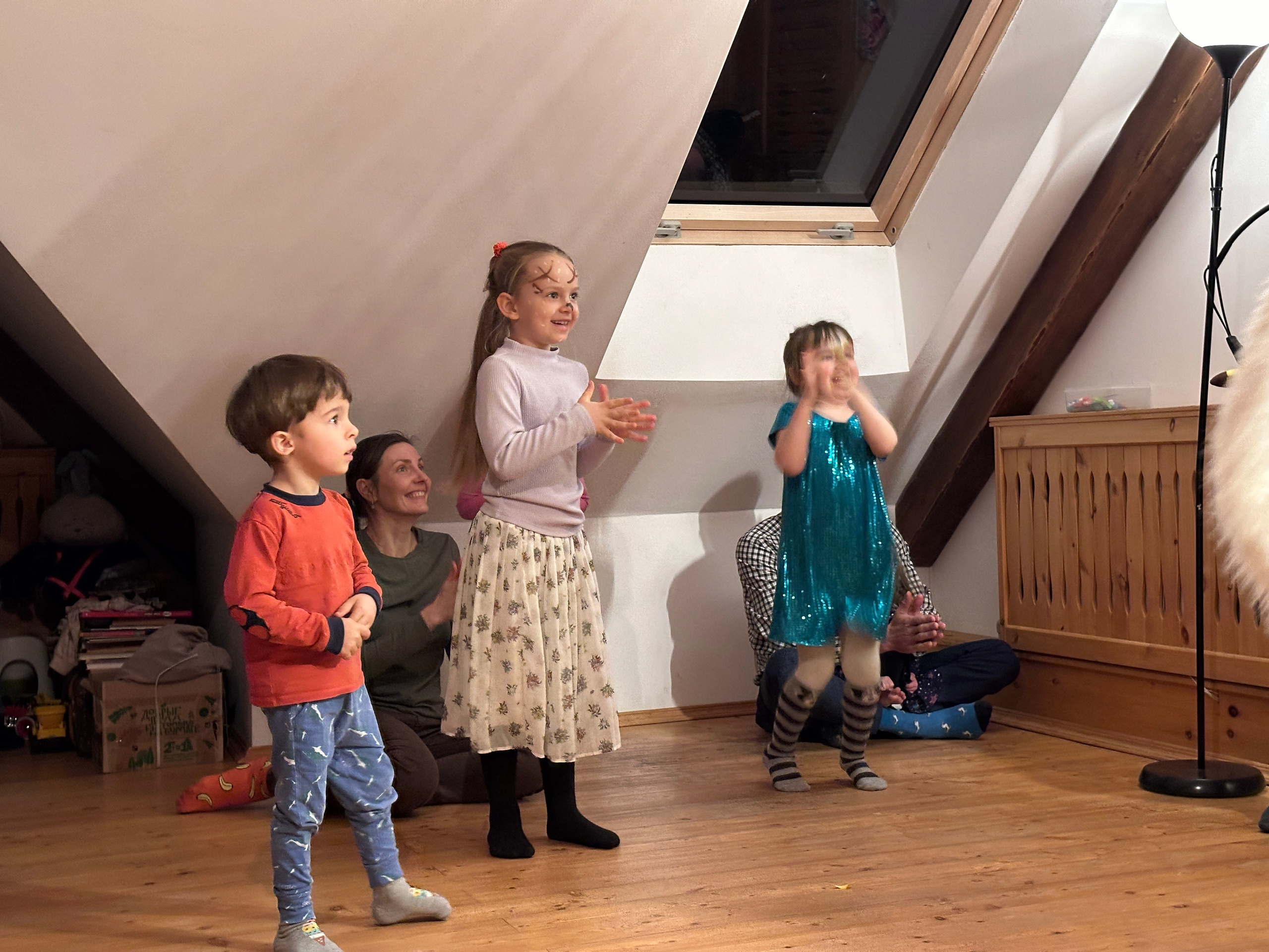 Дети. Смотри, красота!