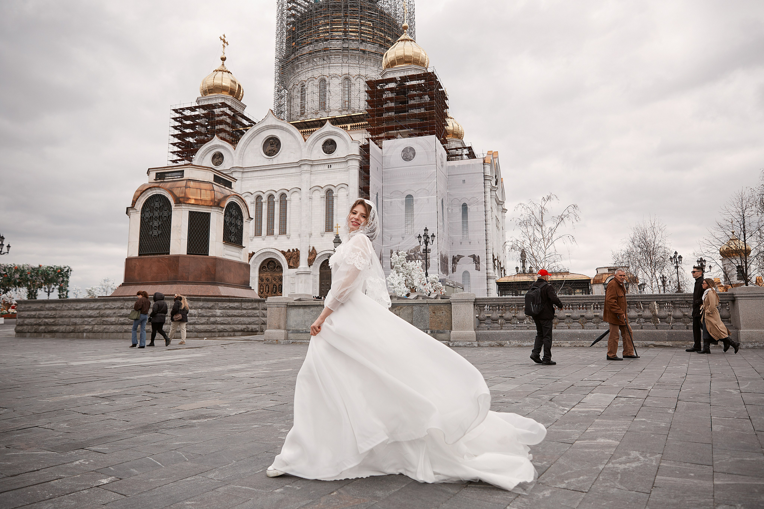 Андрей и Виктория. Храм Христа Спасителя. Фотограф ваших самых ярких событий в Москве и СПБ. Збронская Юлия