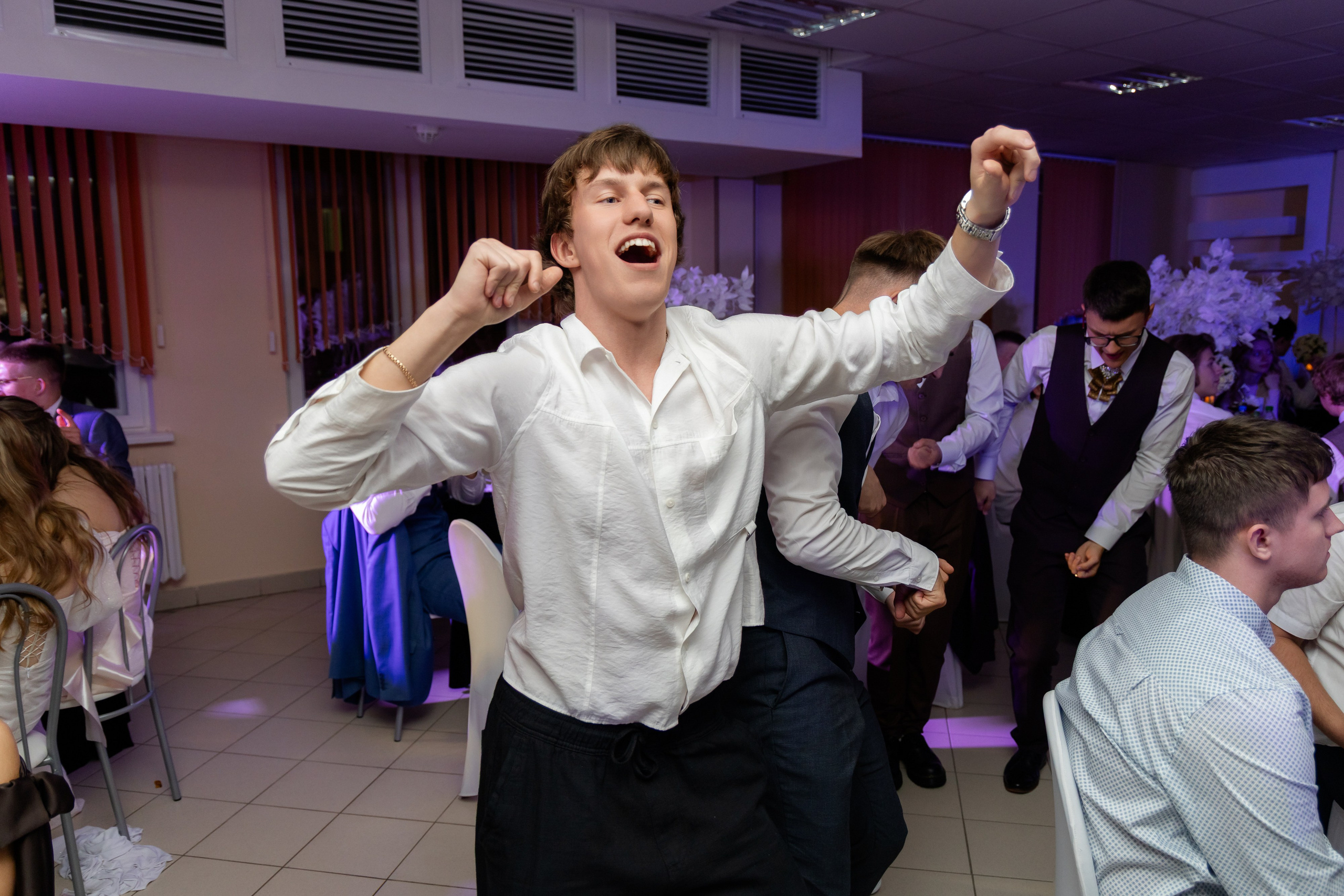 Школьный выпускной 2025 год в Минске, Беларуси. Свадебный фотограф в Минске/Беларуси Сергей Спиридонов