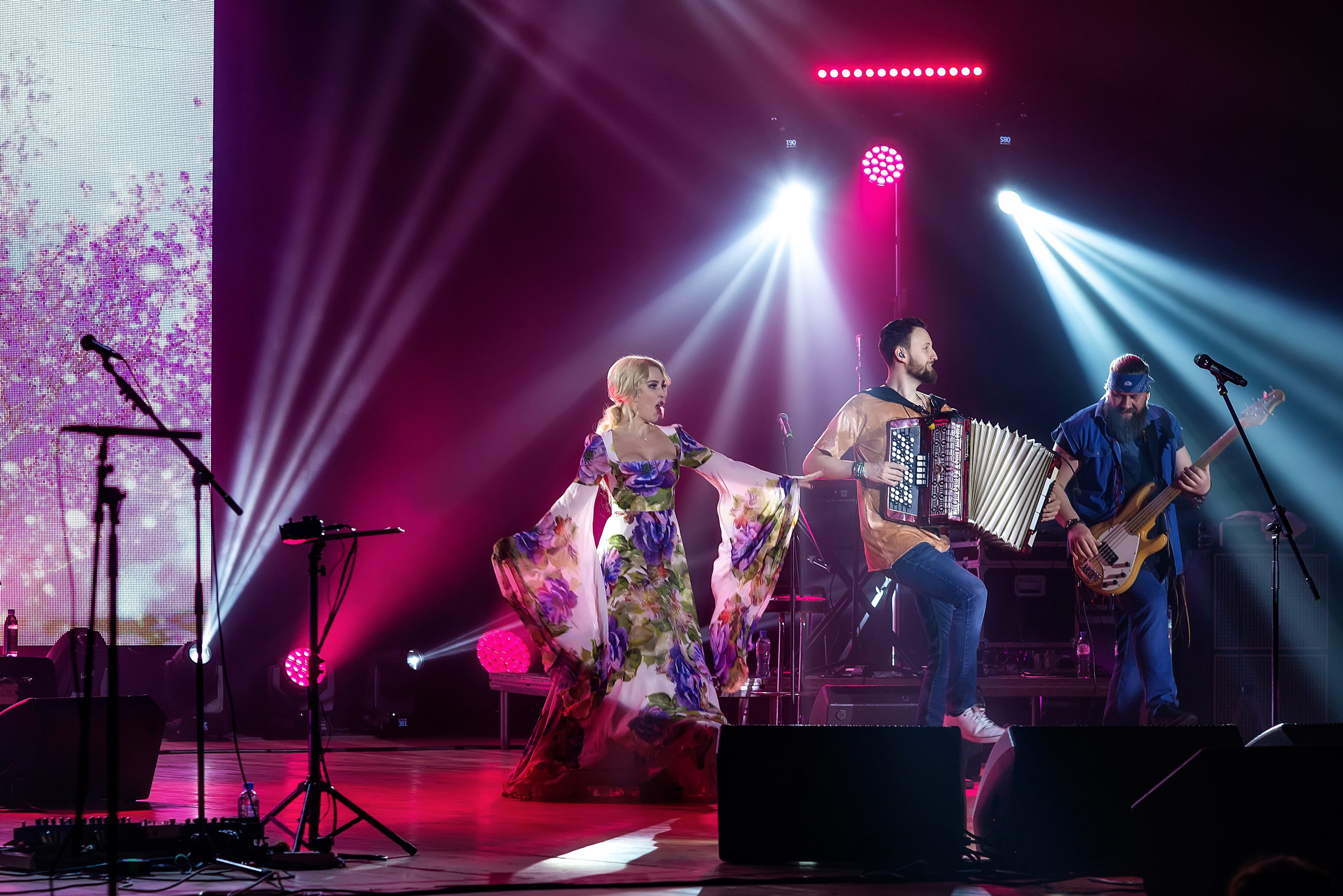 Концерт Пелагеи. Школьный, фэшн фотограф в Тюмени и в России Ирина Королева