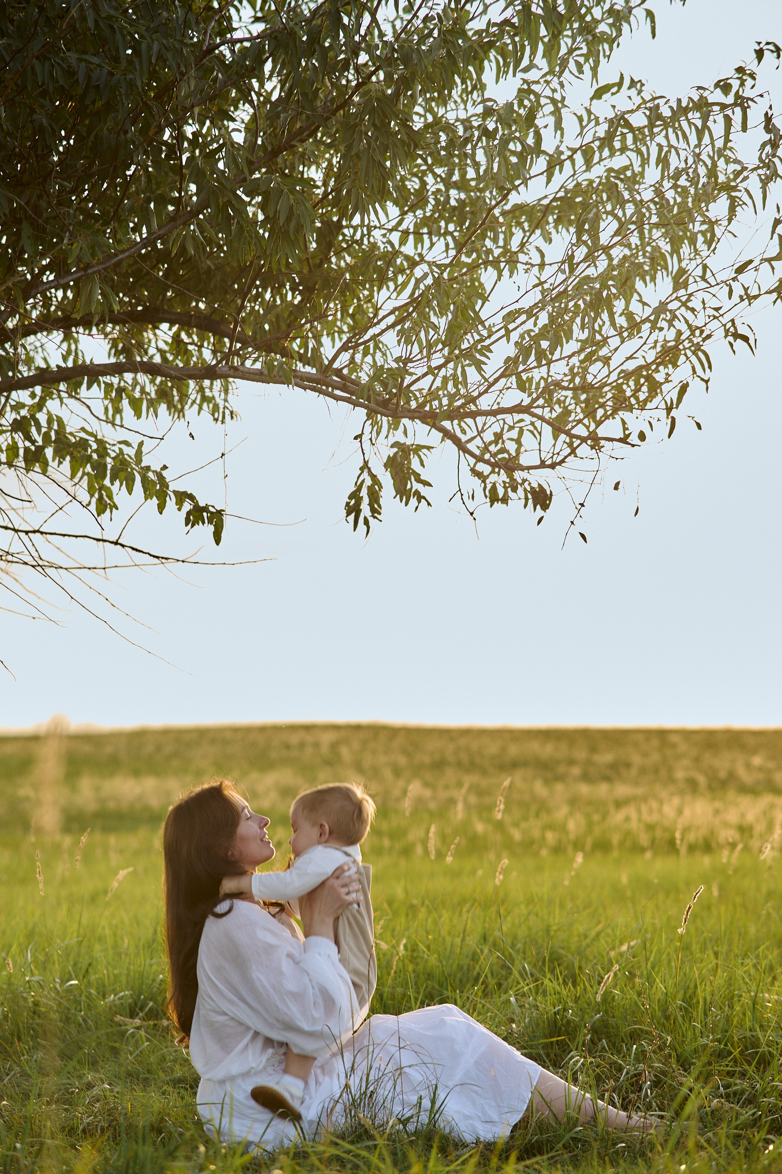 Шамиль, Аня и Марс в поле с барашками. Семейный и свадебный lifestyle-фотограф в Москве Мария Петрова