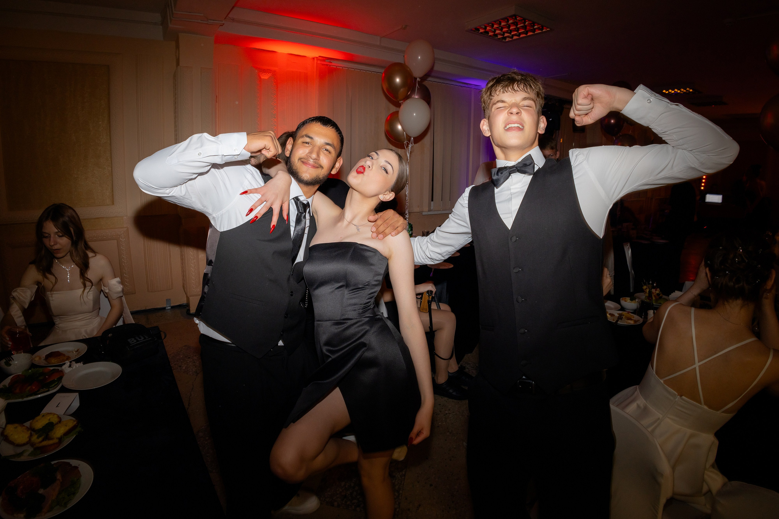 Школьный выпускной 2024 год в Соколе (Минск). Свадебный фотограф в Минске/Беларуси Сергей Спиридонов