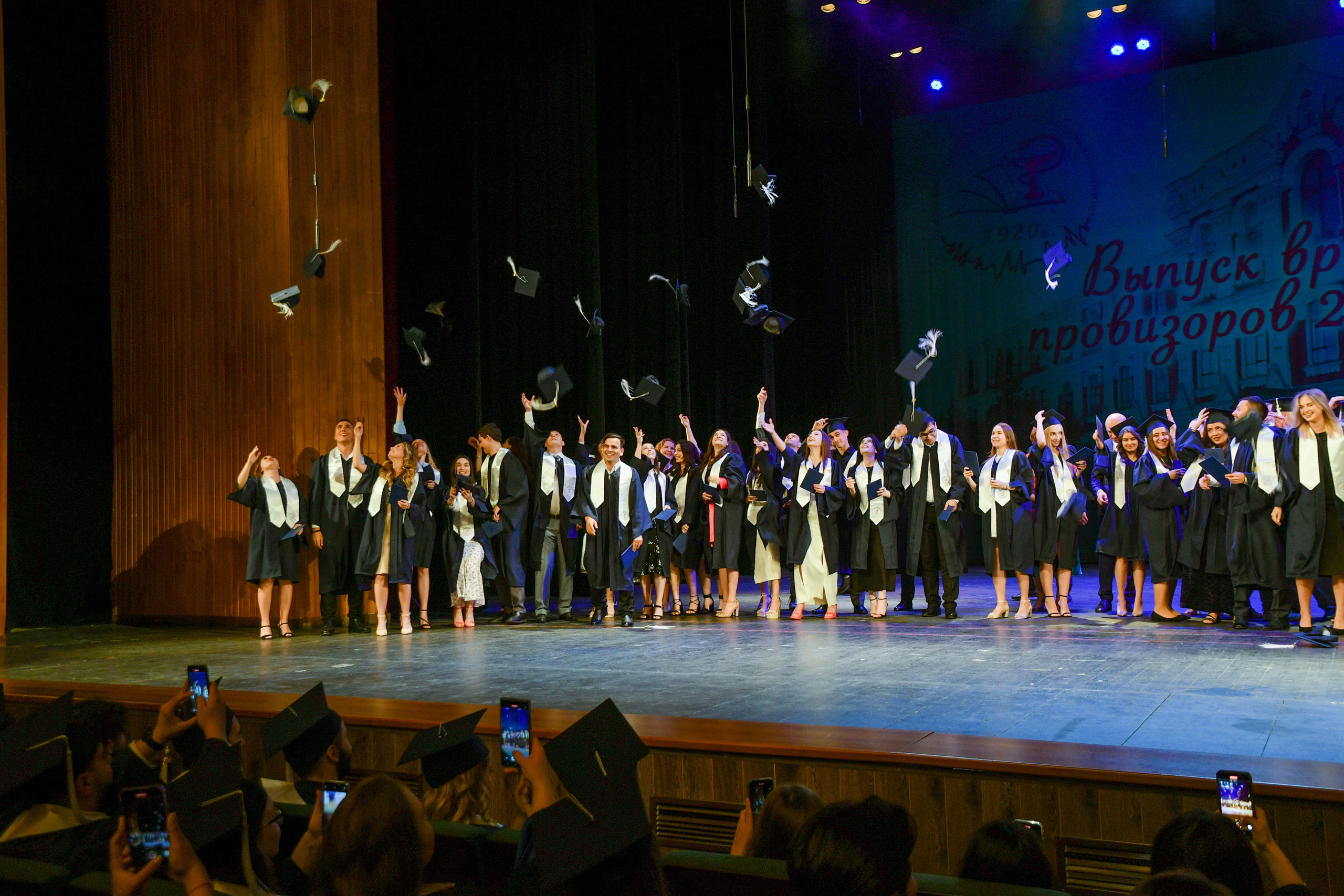 Профессиональный фотограф на выпускной. Вячеслав Скрипник Фотограф Краснодар