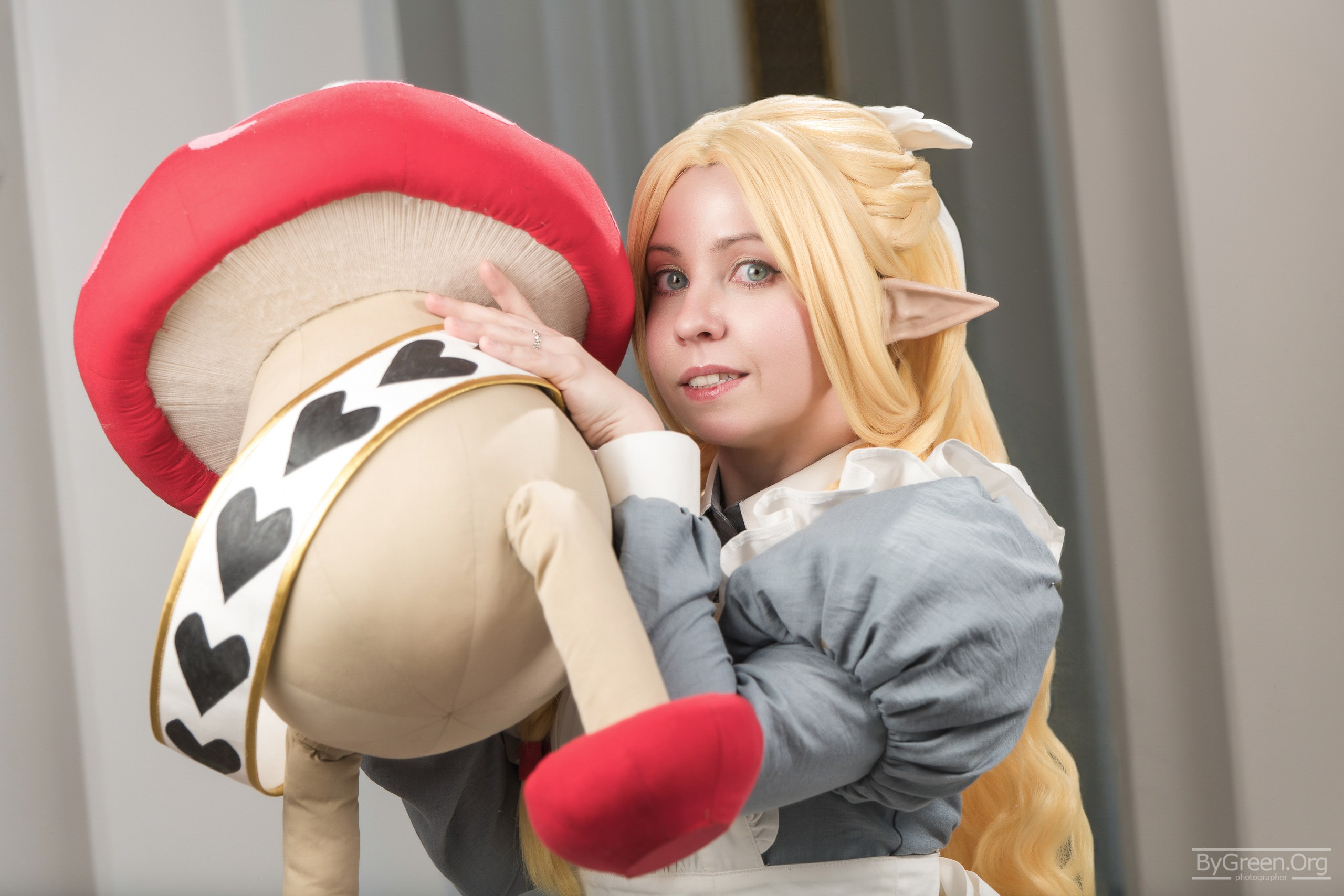 Delicious in Dungeon cosplay — elf with a mushroom plush, VK Fest 2026, Moscow