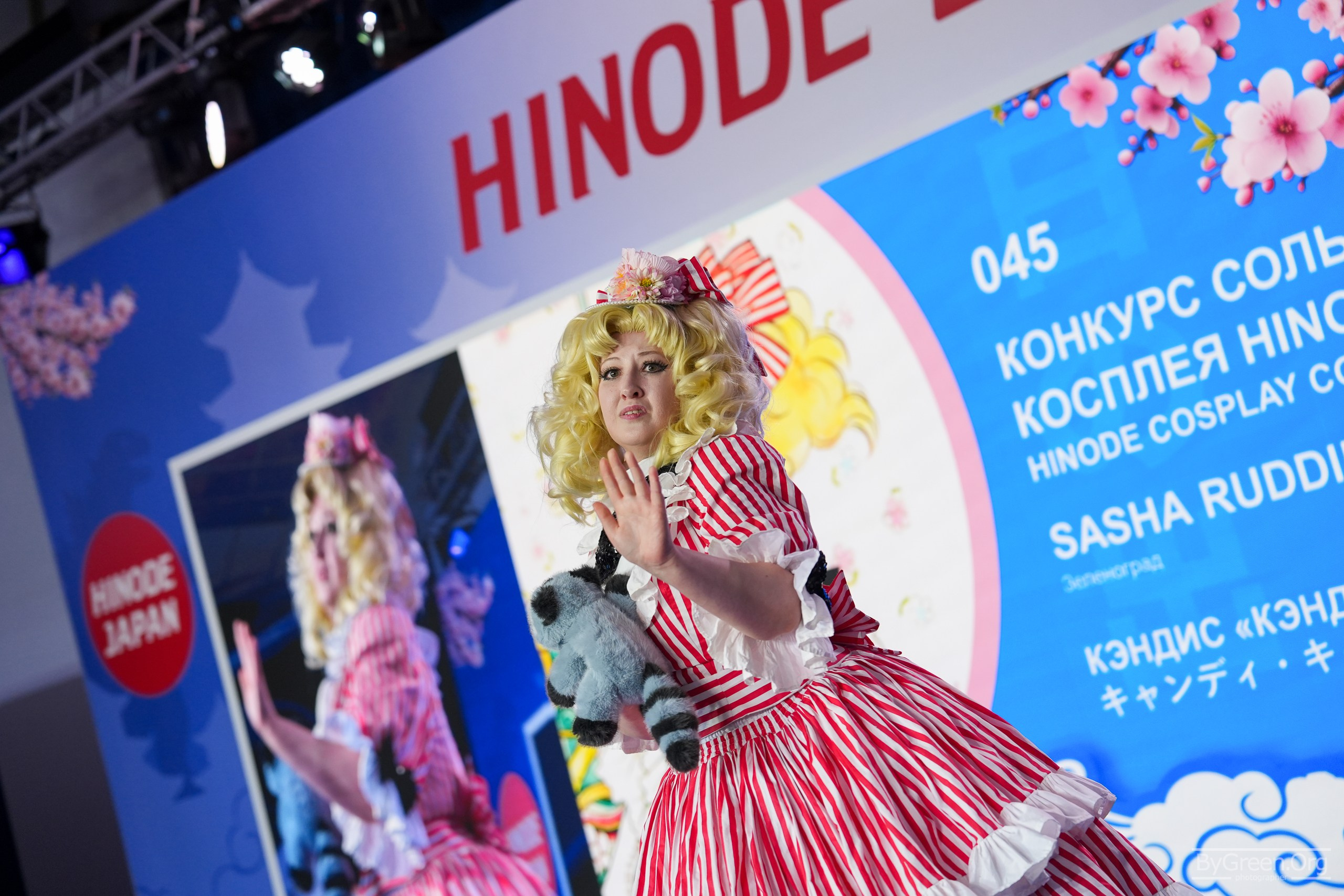 Cosplay of Candy from Candy Candy — with a plush before the screen, Hinode 2026, Moscow