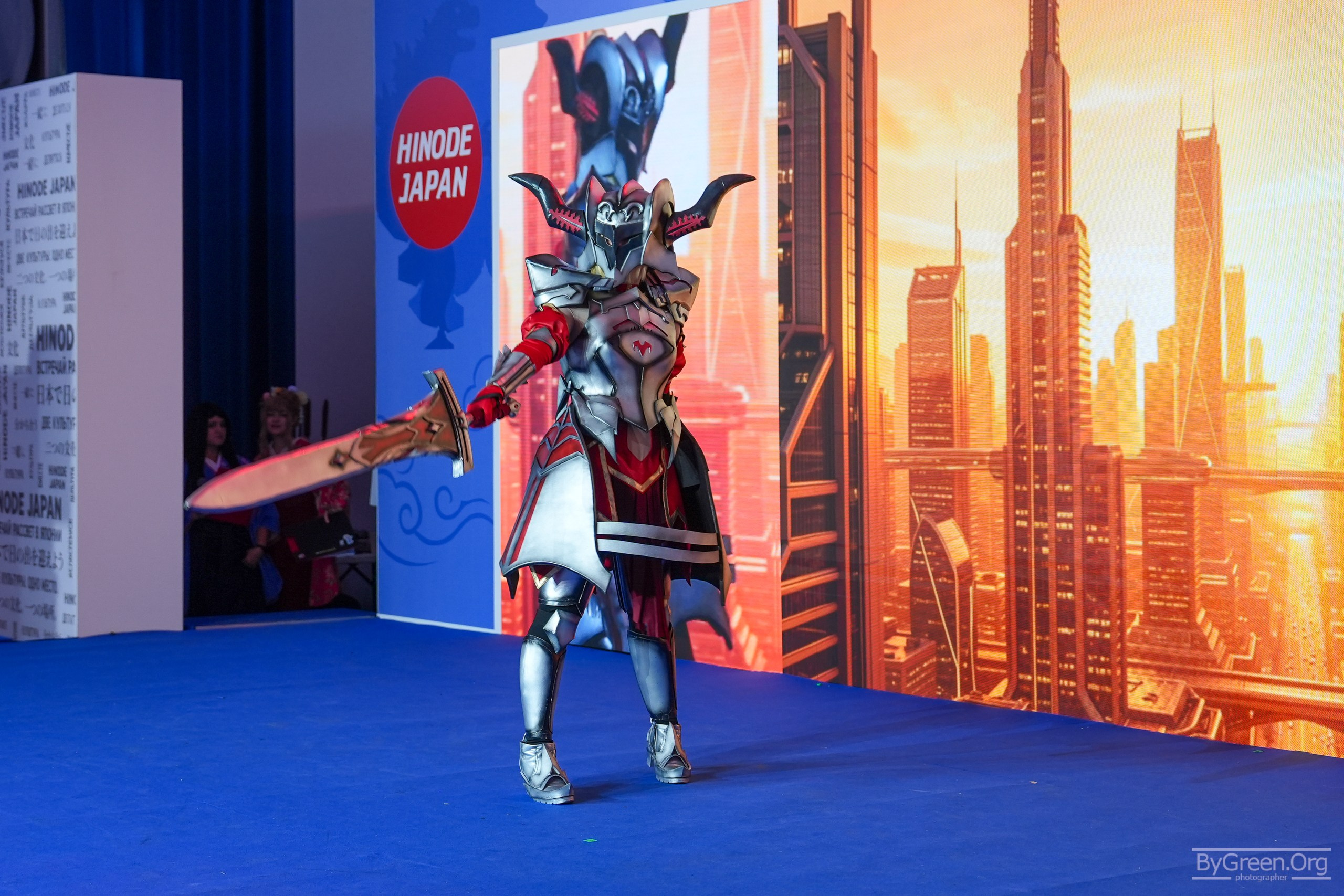 Cosplay of Mordred from Fate — silver and red armour, Clarent sword, Hinode 2026, Moscow