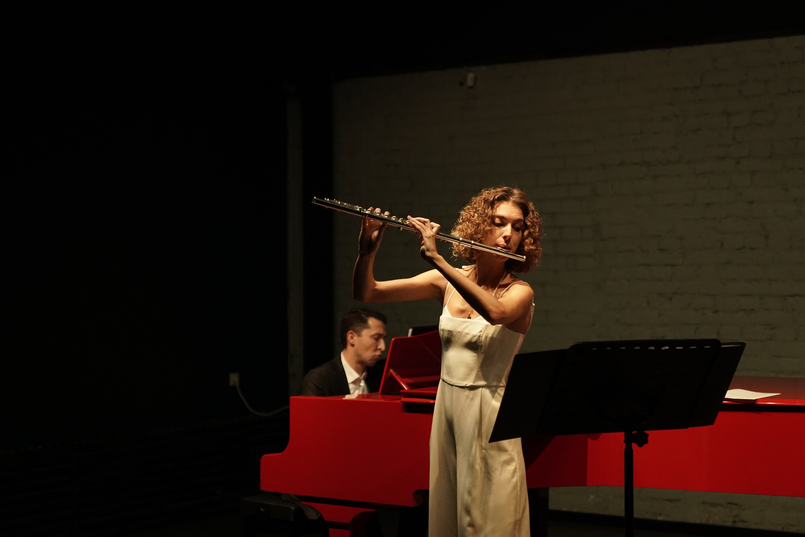 В сумраке Есенин-центра. 7/11/25. Фотограф Строгино Яна Гавриленко