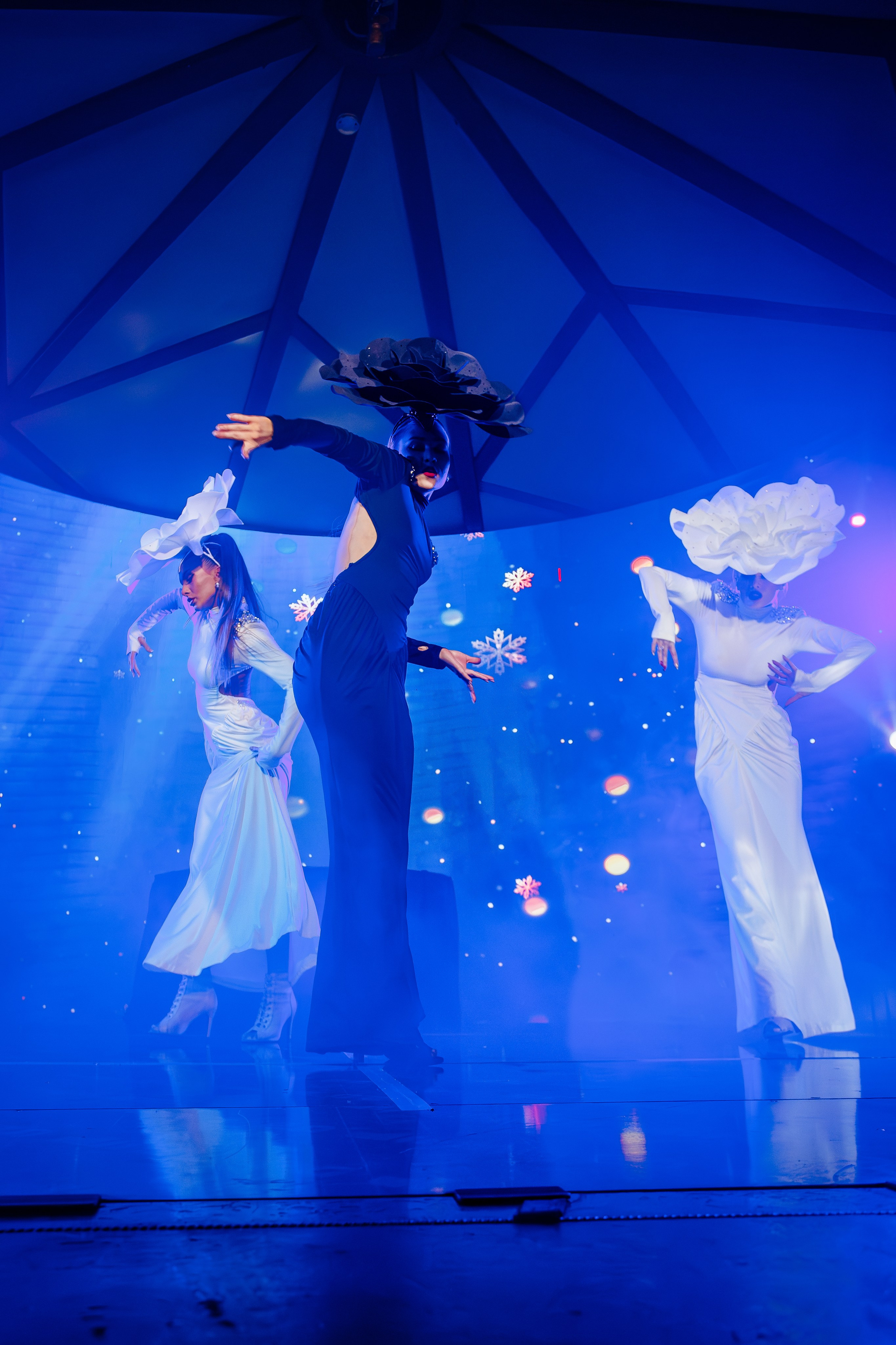 Новогодняя шоу-программа «MAGIC TIME» в PTIZZA BAR_Ялта_31.12.2025. Аминов Руслан | Фотограф