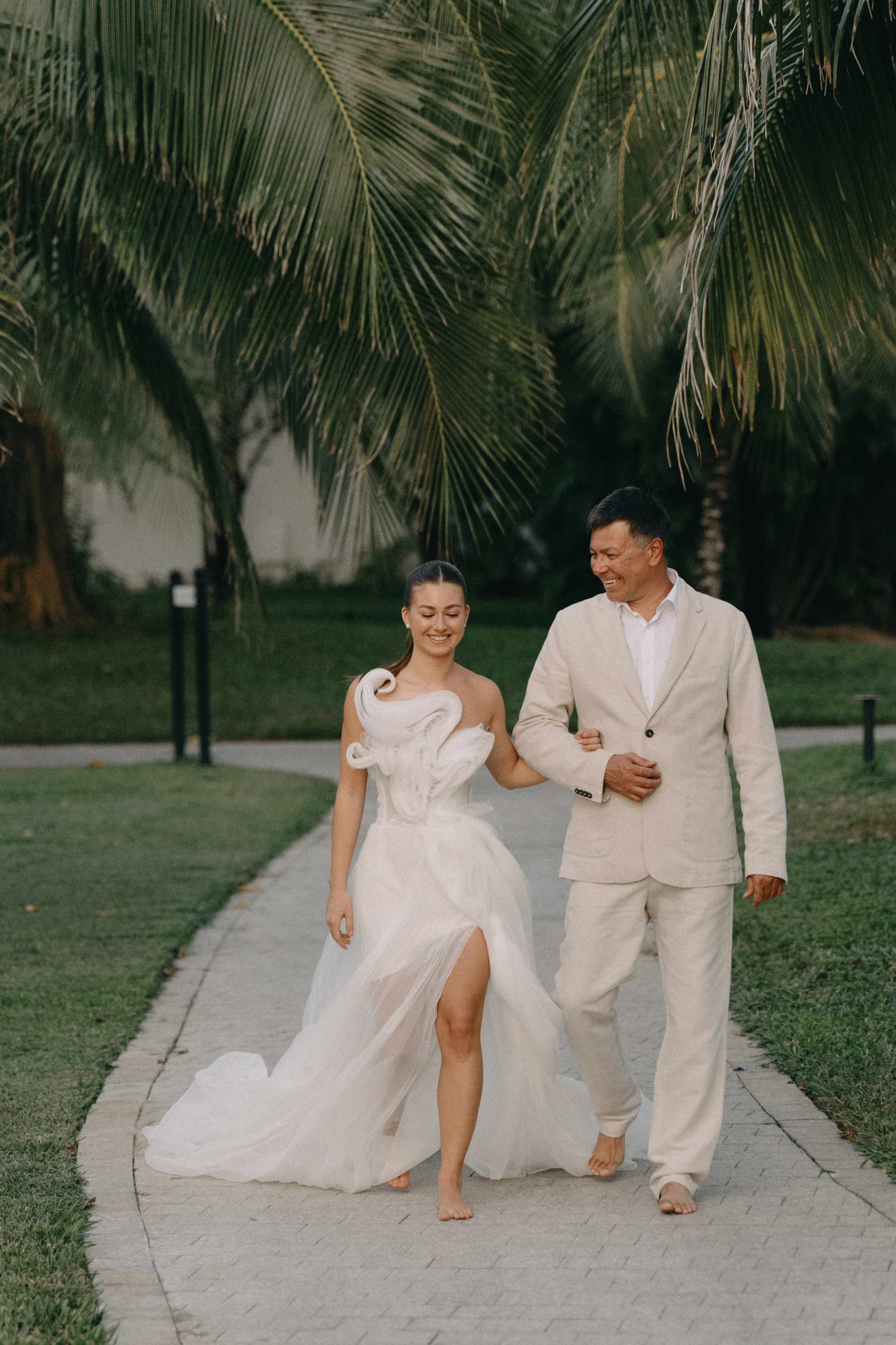 Иван & Анастасия. La Marée wedding agency Свадебное агентство на Фукуоке, Вьетнам — организация свадеб, декор, координация и помощь парам для идеального дня