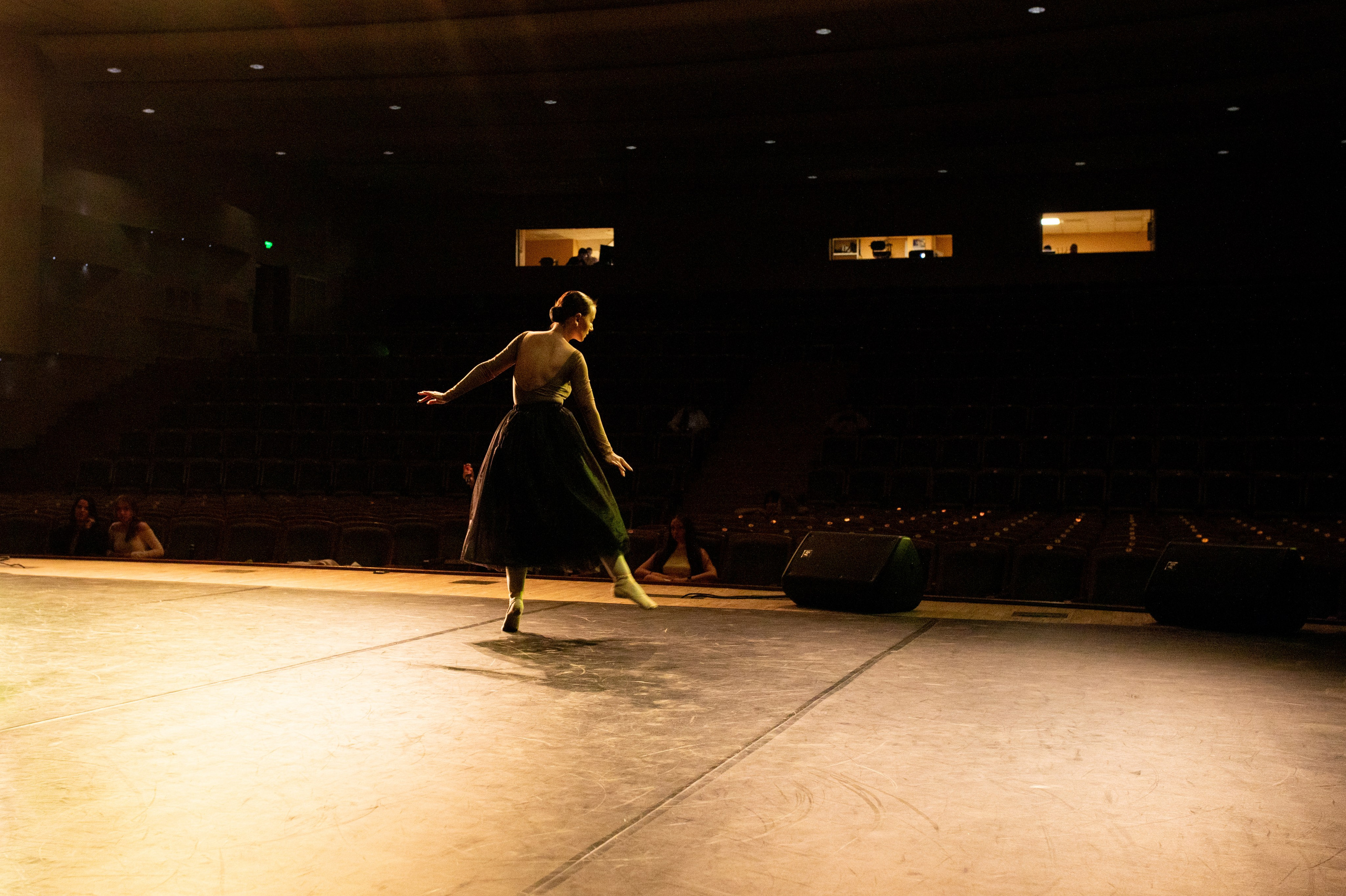 Закулисье отчетного концерта студии балета и растяжки «Левита». Фотограф в Новосибирске Ася Зверева