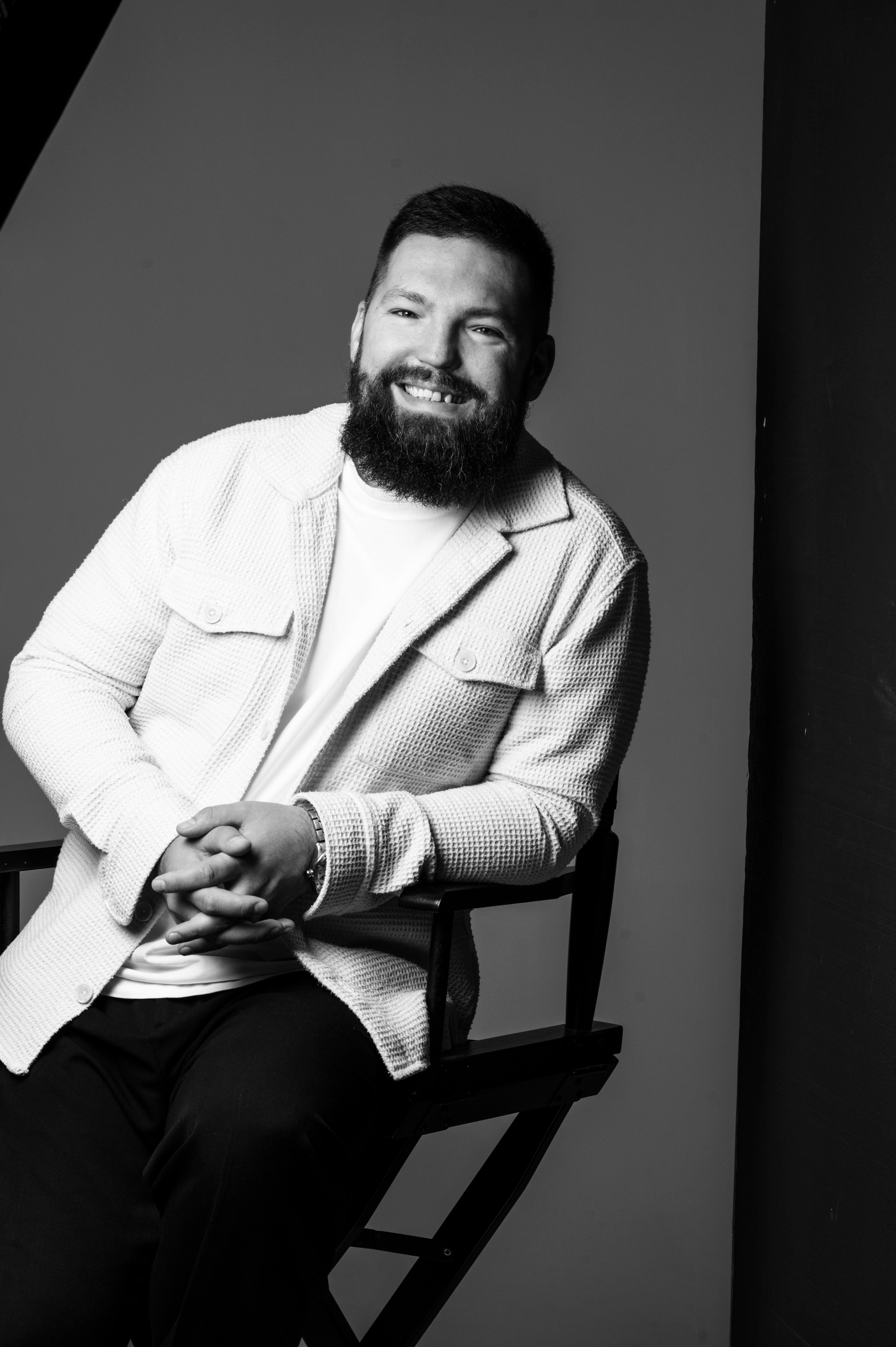 Роман. Профессиональный фотограф беременности в СПБ. Стильные фотосессии беременности в стиле минимализм и классическая фотография