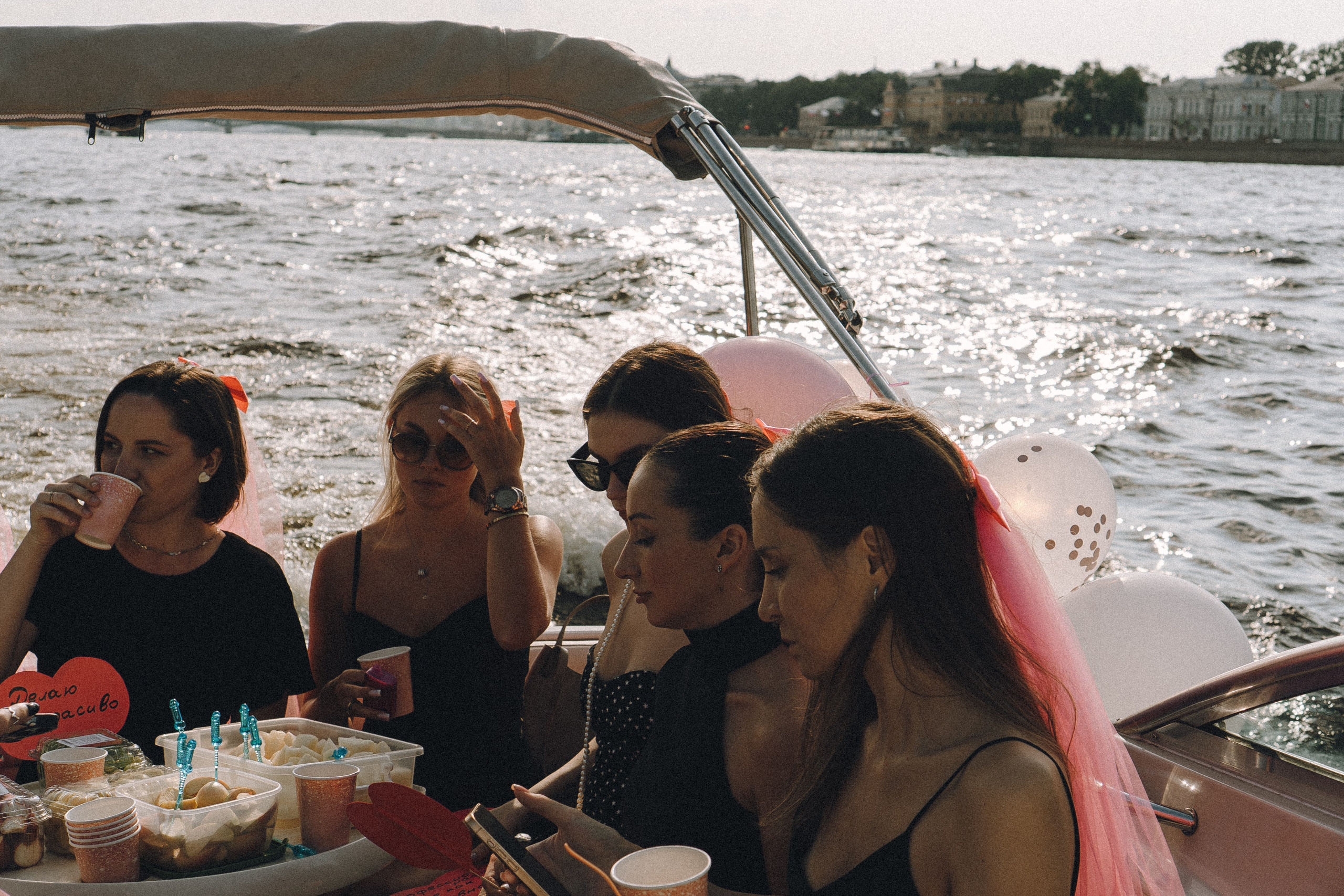 ДЕВИЧНИК НА КАТЕРЕ. Профессиональный фотограф, Санкт-Петербург — Виктория Богомолова