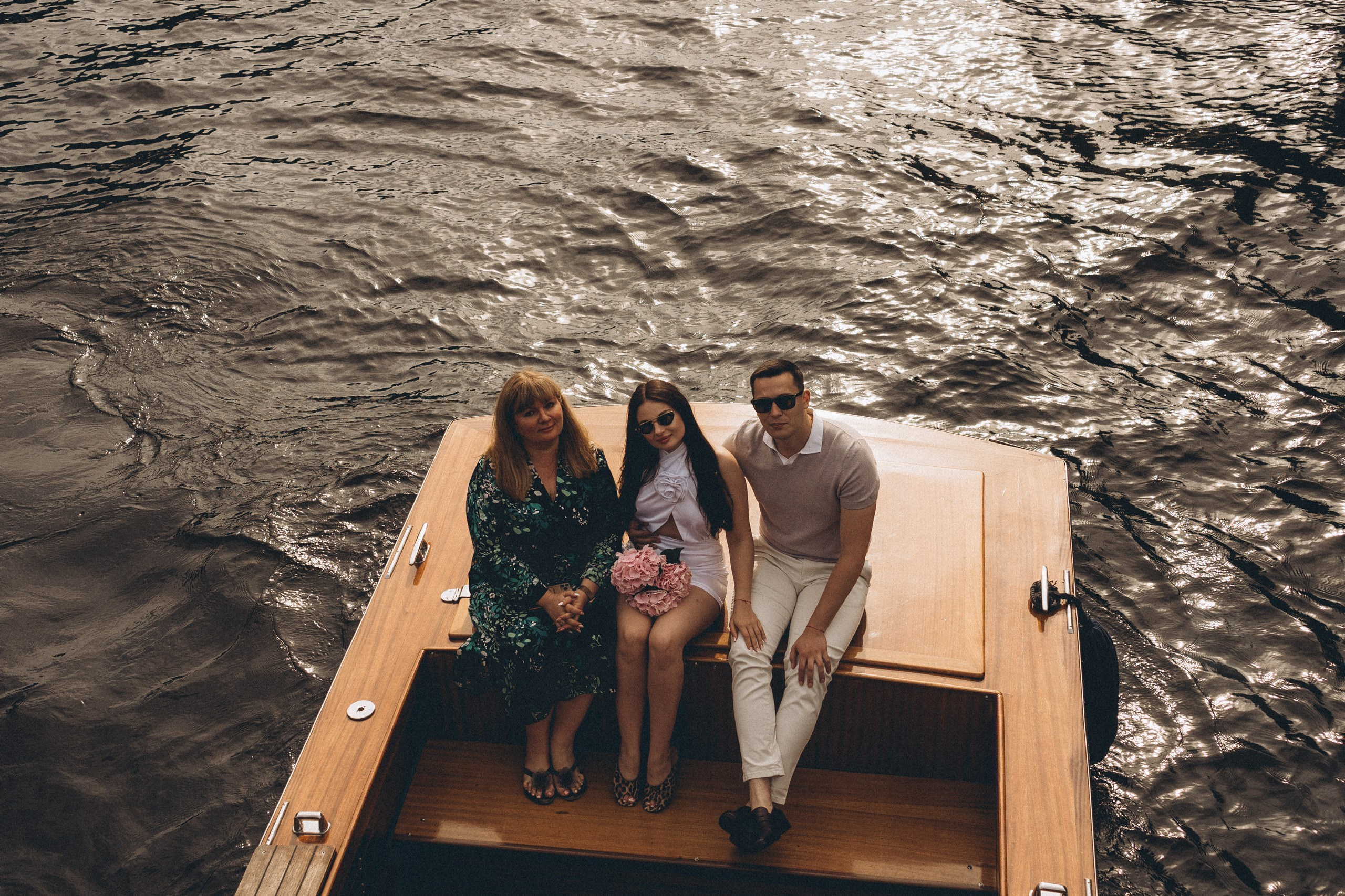 СВАДЕНБНАЯ СЬЕМКА НА КАТЕРЕ ПО КАНАЛАМ САНКТ-ПЕТЕРБУРГА И В АКВАТОРИИ НЕВЫ. Профессиональный фотограф, Санкт-Петербург — Виктория Богомолова