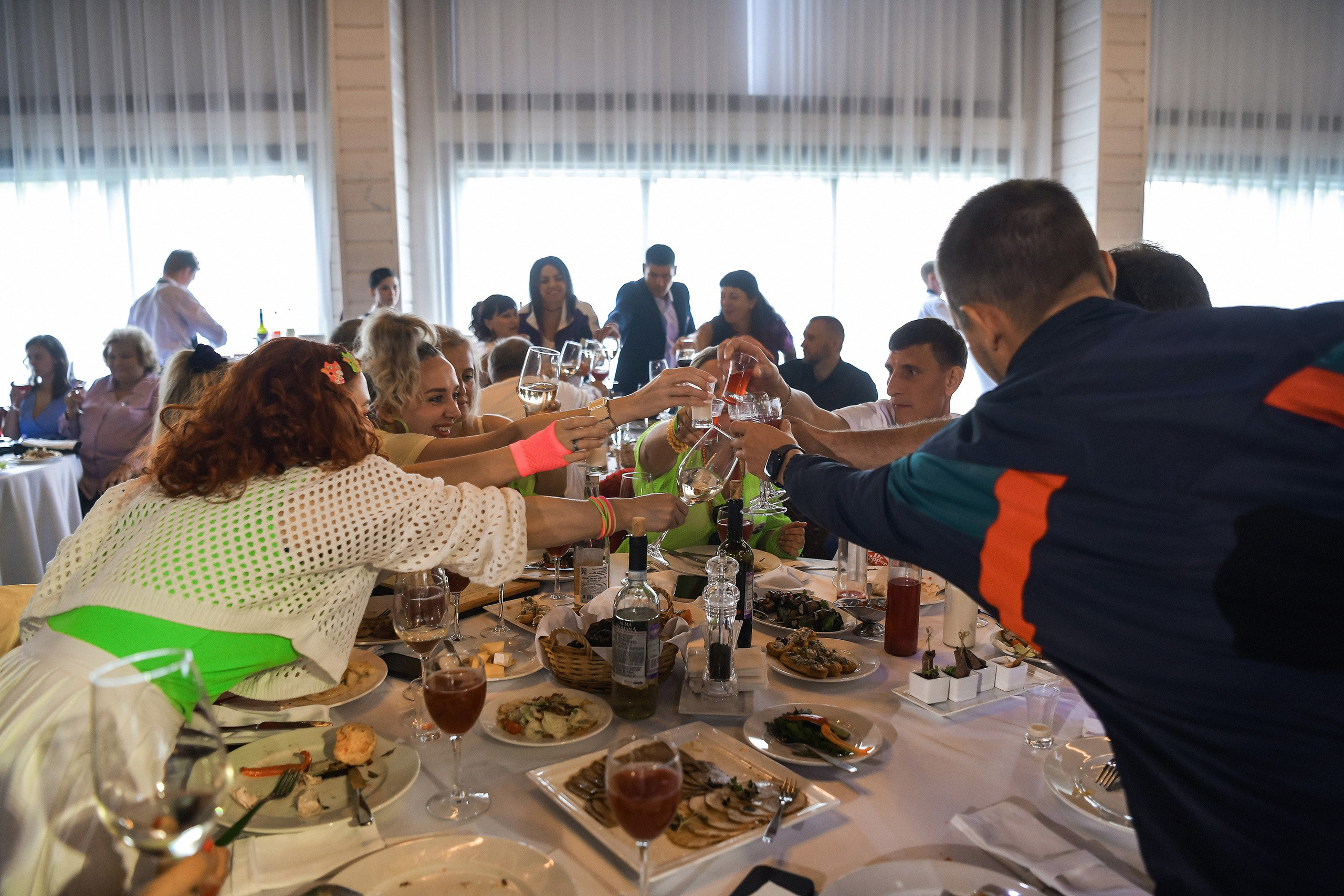 📸 Фоторепортажи с корпоративов и юбилеев в Красноярске | Примеры работ. 📸 Свадебный и семейный фотограф в Красноярске Тихомиров Евгений | 17 лет опыта | 800+ свадеб