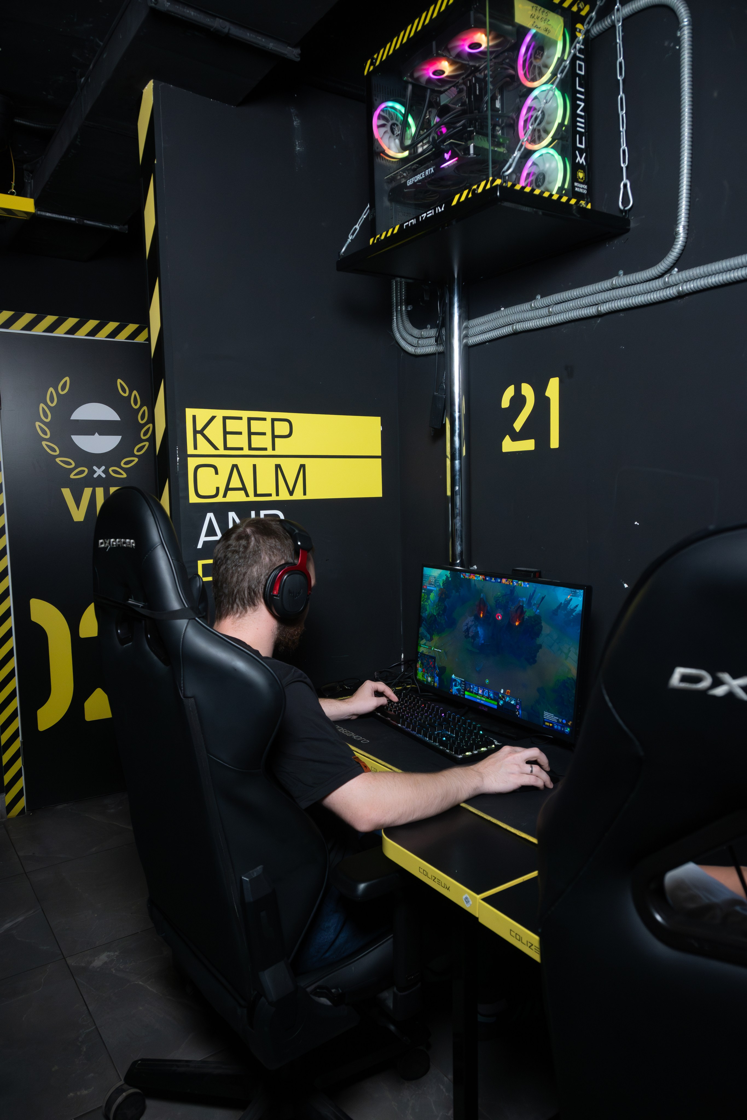 Репортаж в киберспортивном клубе Kolizeum. Фотограф мероприятий в Москве