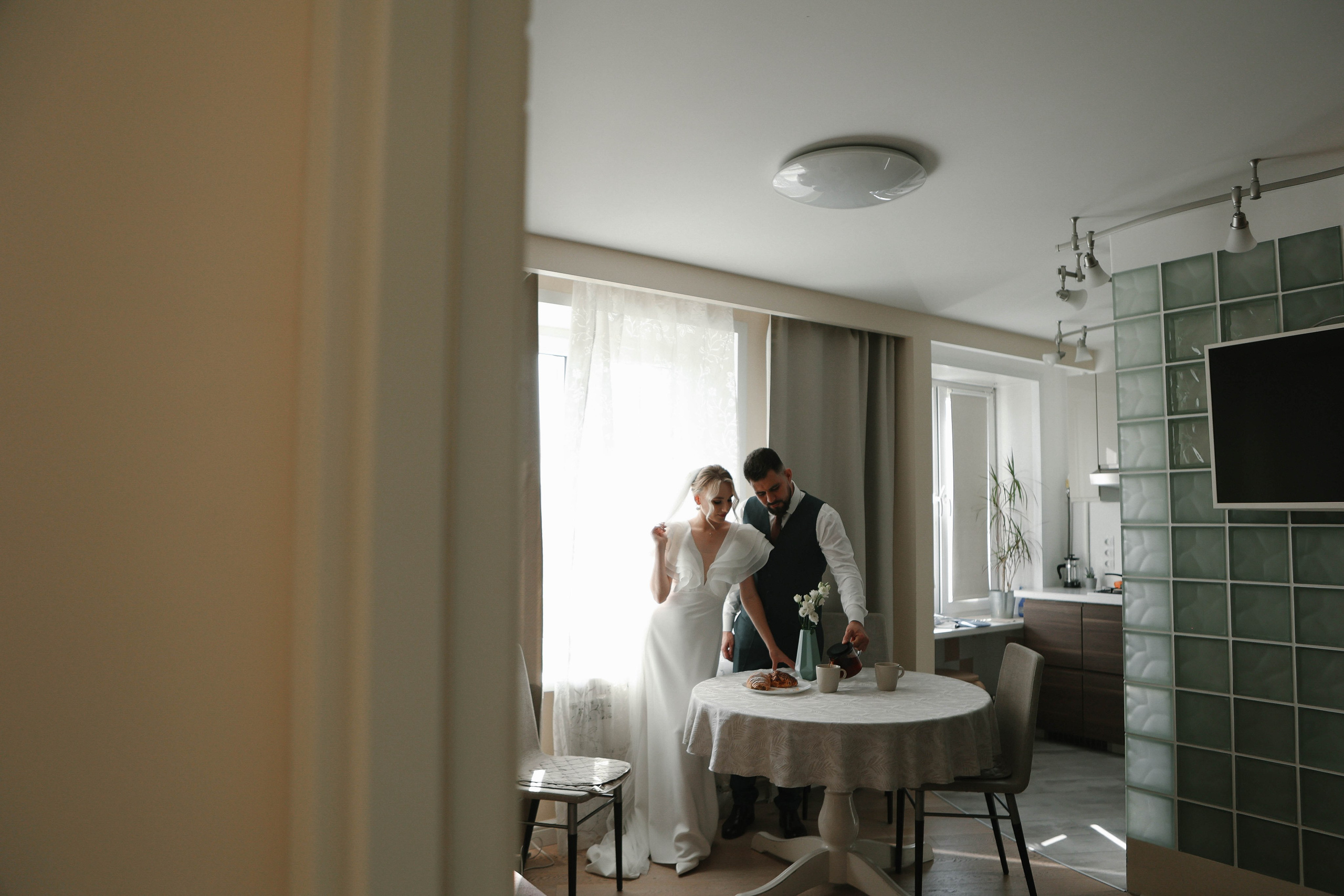 Wake each other up in the morning. Свадебный фотограф FOTOKEYT