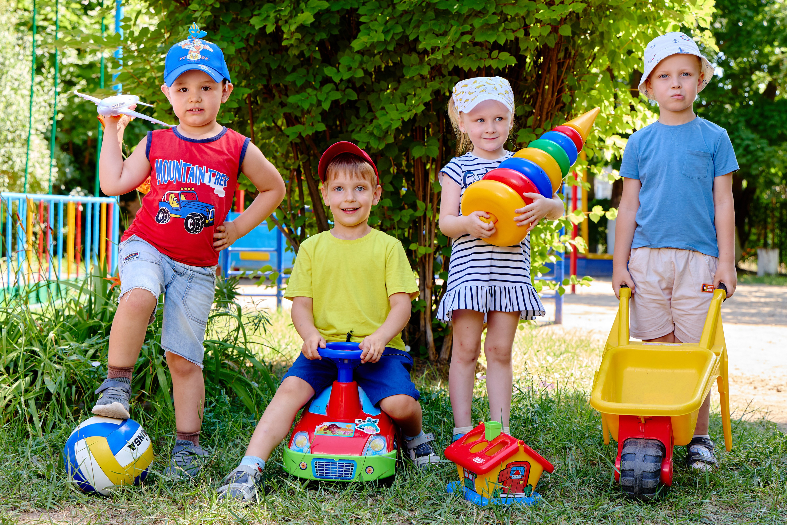 Пример летней съёмки в детском саду № 92 младшая группа Ромашки. Фотограф Выпускные альбомы Таганрог Сергей Коробченко