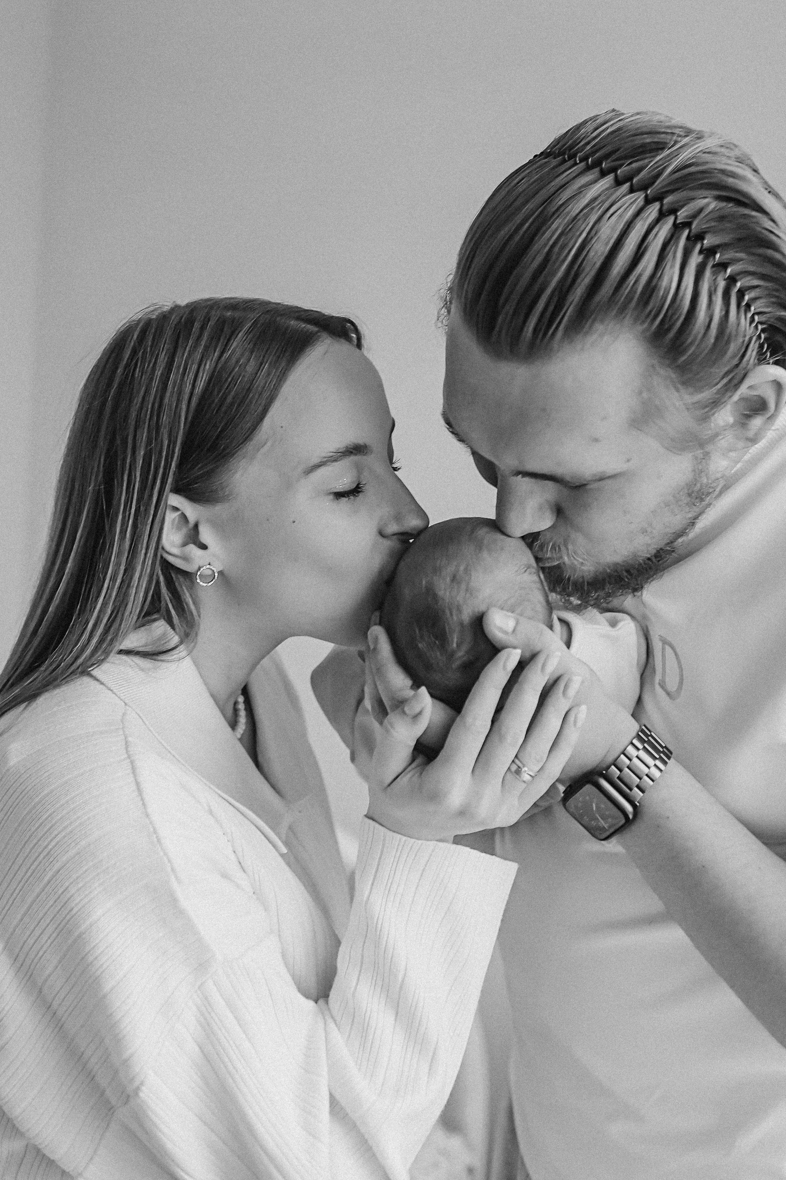 Выписка палата+внизу ПЦЭ. Семейный фотограф Тюмень, фотограф на роды Салмина Мария