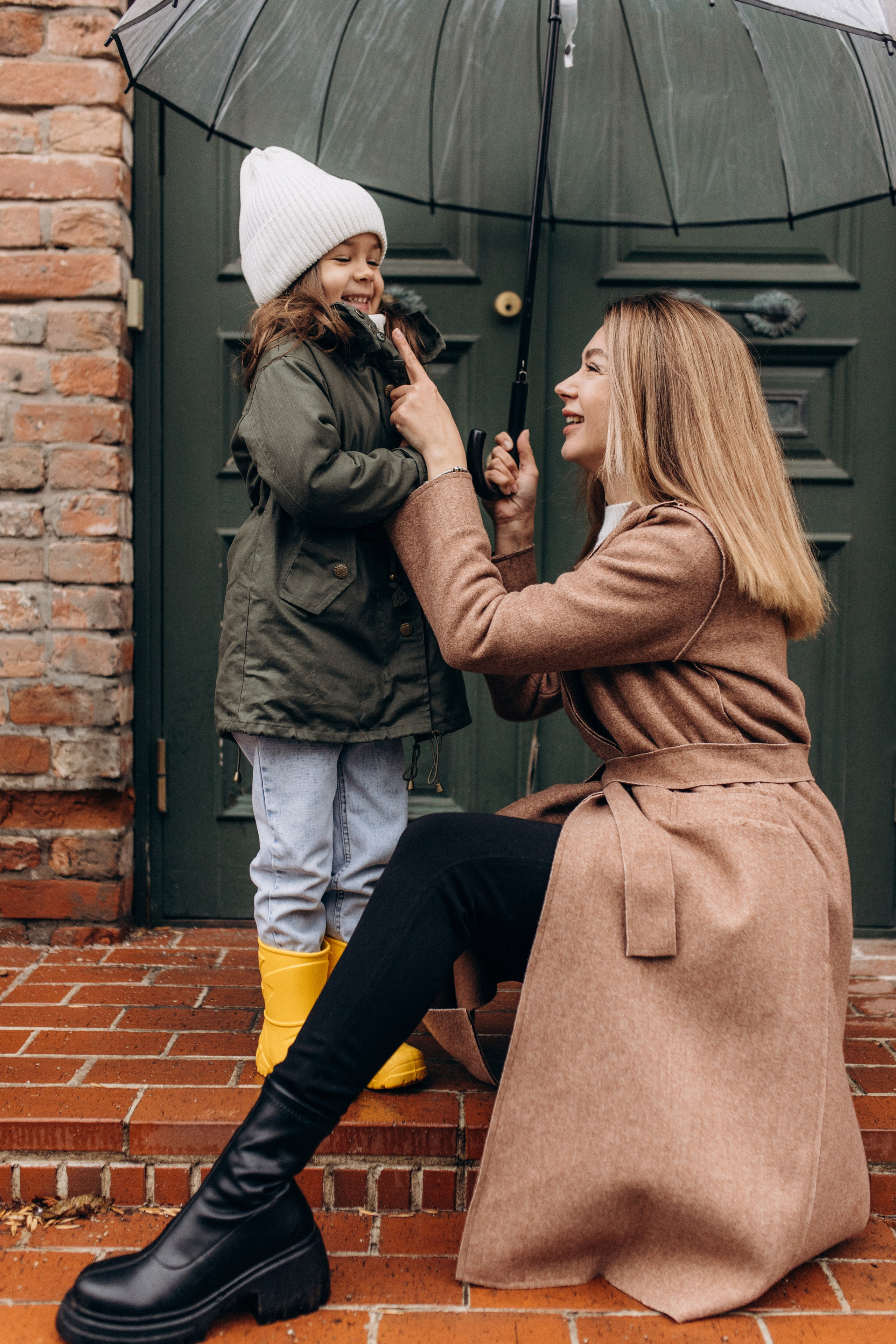 Фотосессия для мамы и дочки под дождём Самара. Семейный фотограф в Самаре Елена Ефимова