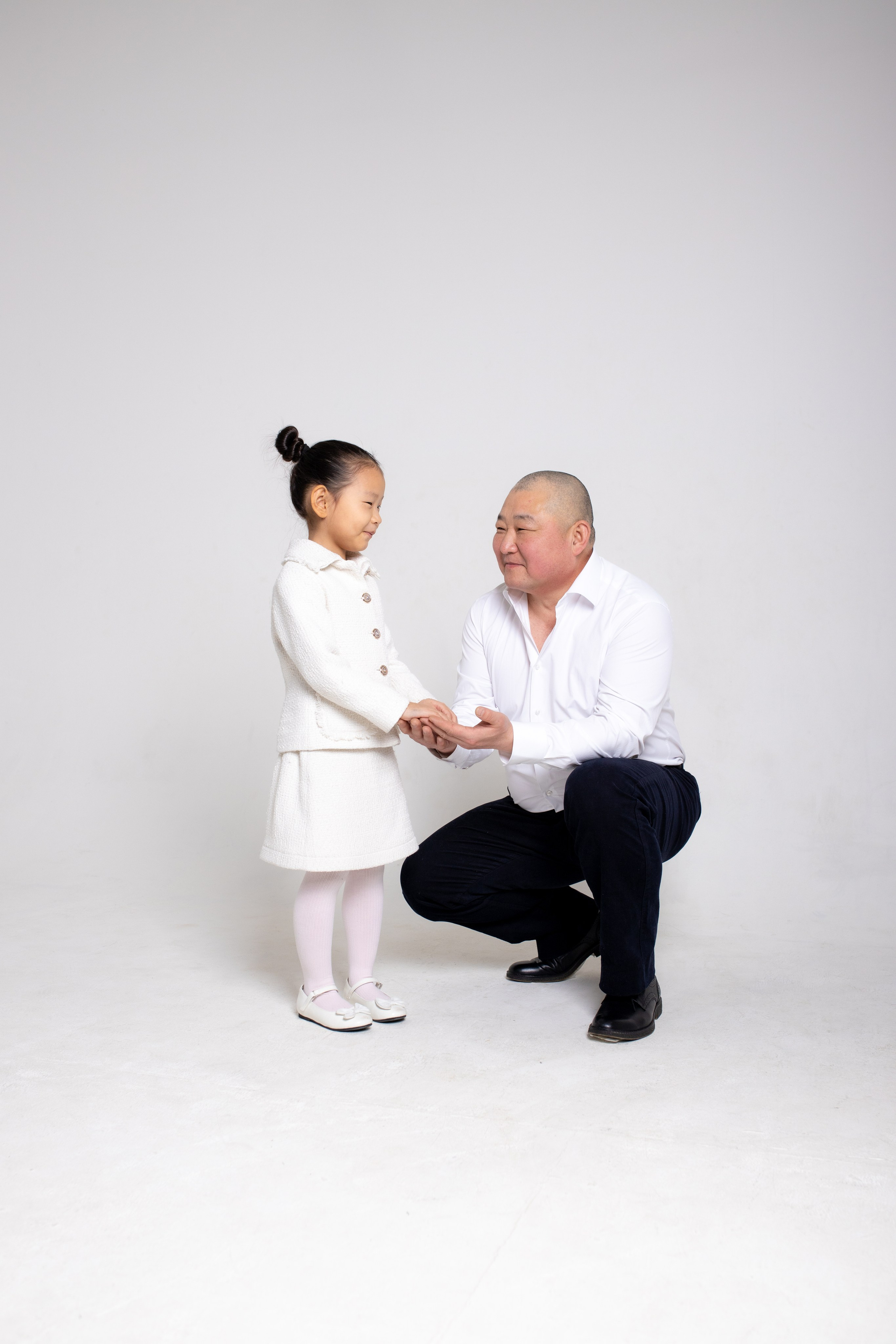 Семейная фотосессия на циклораме с импульсным светом. Фотограф в Железнодорожном и Балашихе