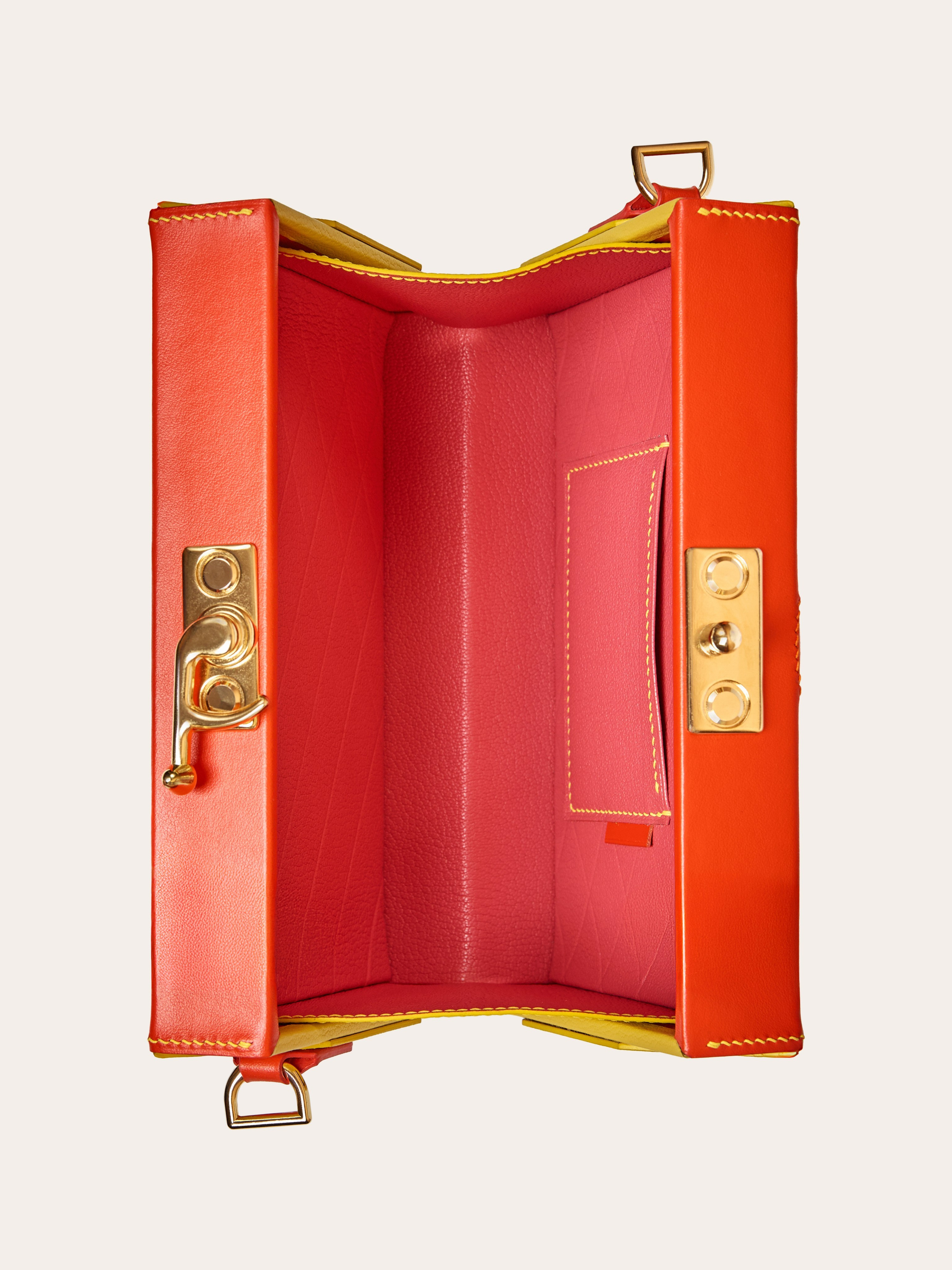 Предметная рекламная съемка сумок под ключ Москва