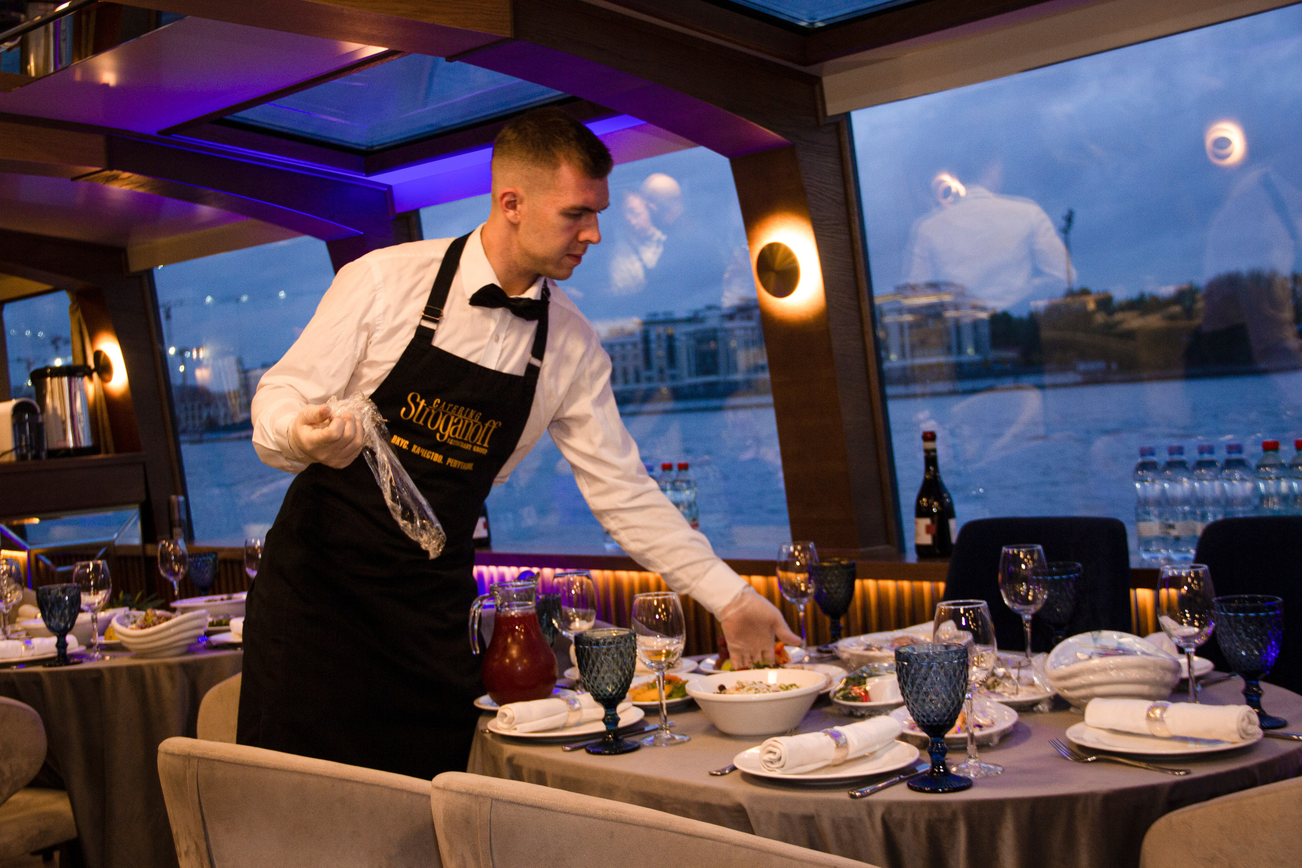 Съемка для сайта аренды катеров в Санкт-Петербурге, подготовка к свадебной прогулке по рекам и каналам. Фотограф в Санкт-Петербурге Смирнова Диана