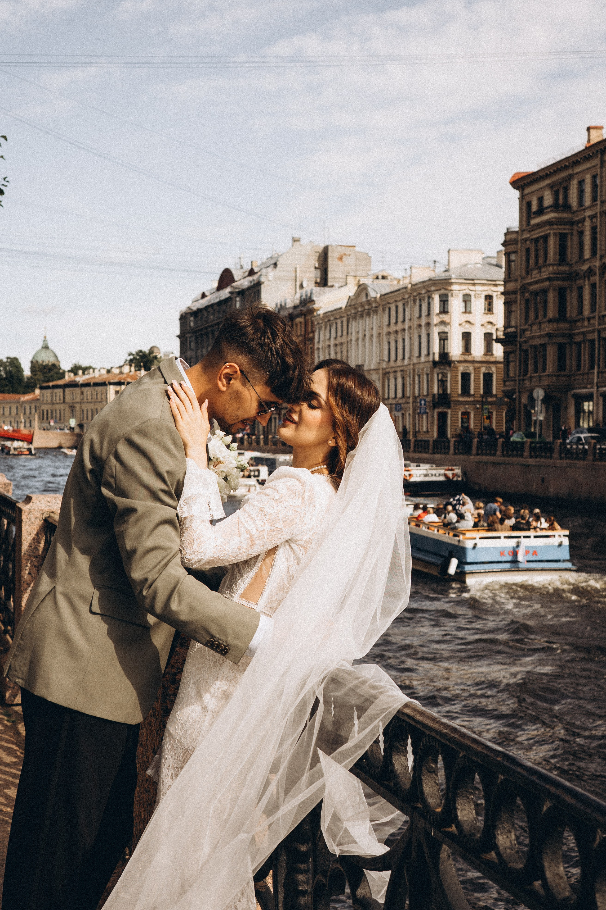 СВАДЕБНАЯ ПРОГУЛКА ВОЗЕ ИСАИКЕВСКОГО СОБОРА АСТОРИИ И ЗАКОНОДАЛЕТНОГО СОБРАНИЯ. Профессиональный фотограф, Санкт-Петербург — Виктория Богомолова