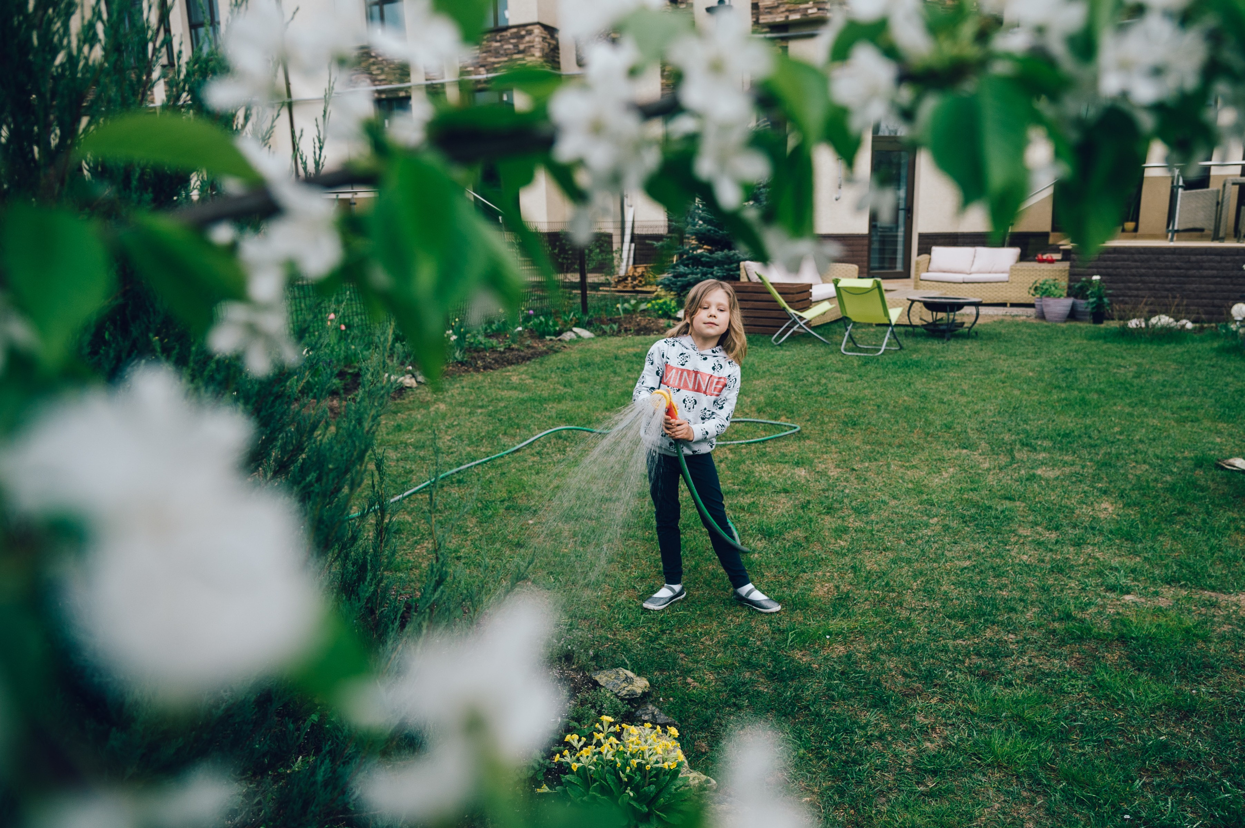 Лето располагает ко всяким резвостям и дерзостям на свежем воздухе. Зовите нас в на съемки в свои загородные резиденции!. Семейный фотограф в Москве Елена Снегирева