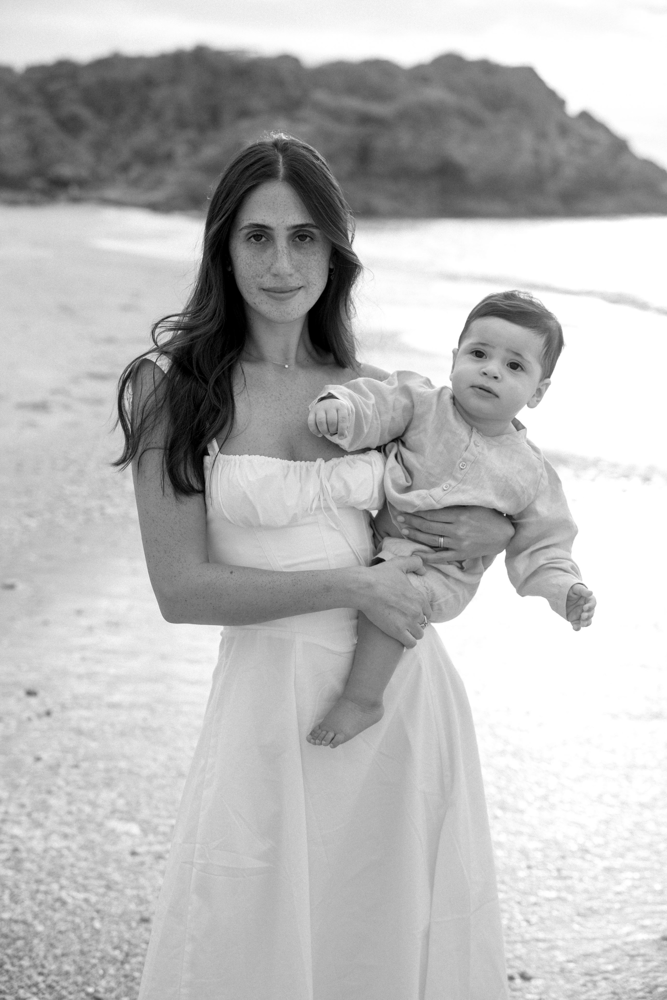 First year family photos near the sea. Главная