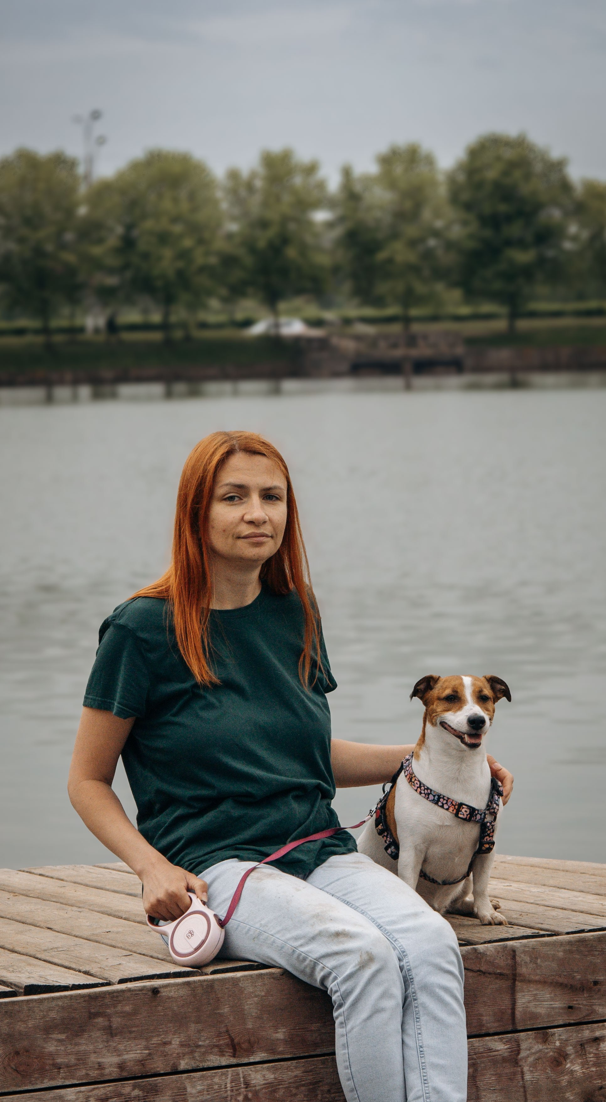 Моя маленькая спутница: Банни и Настя в Южнобутовском парке. Фотограф-анималист в Москве Екатерина Тихонова