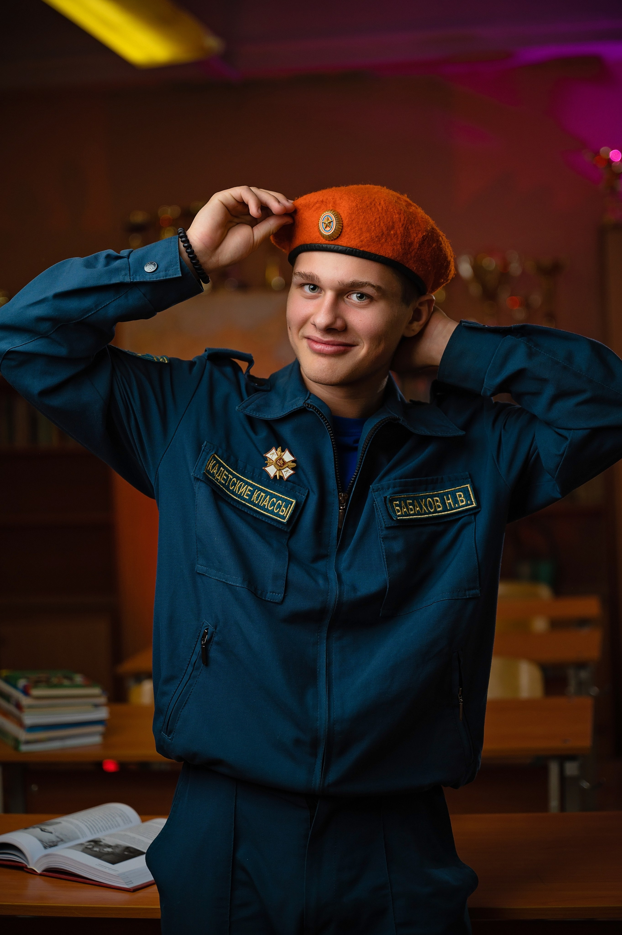 Портреты старших классов с цветным светом. Выпускные альбомы для школы и детского сада в СПб и ЛО