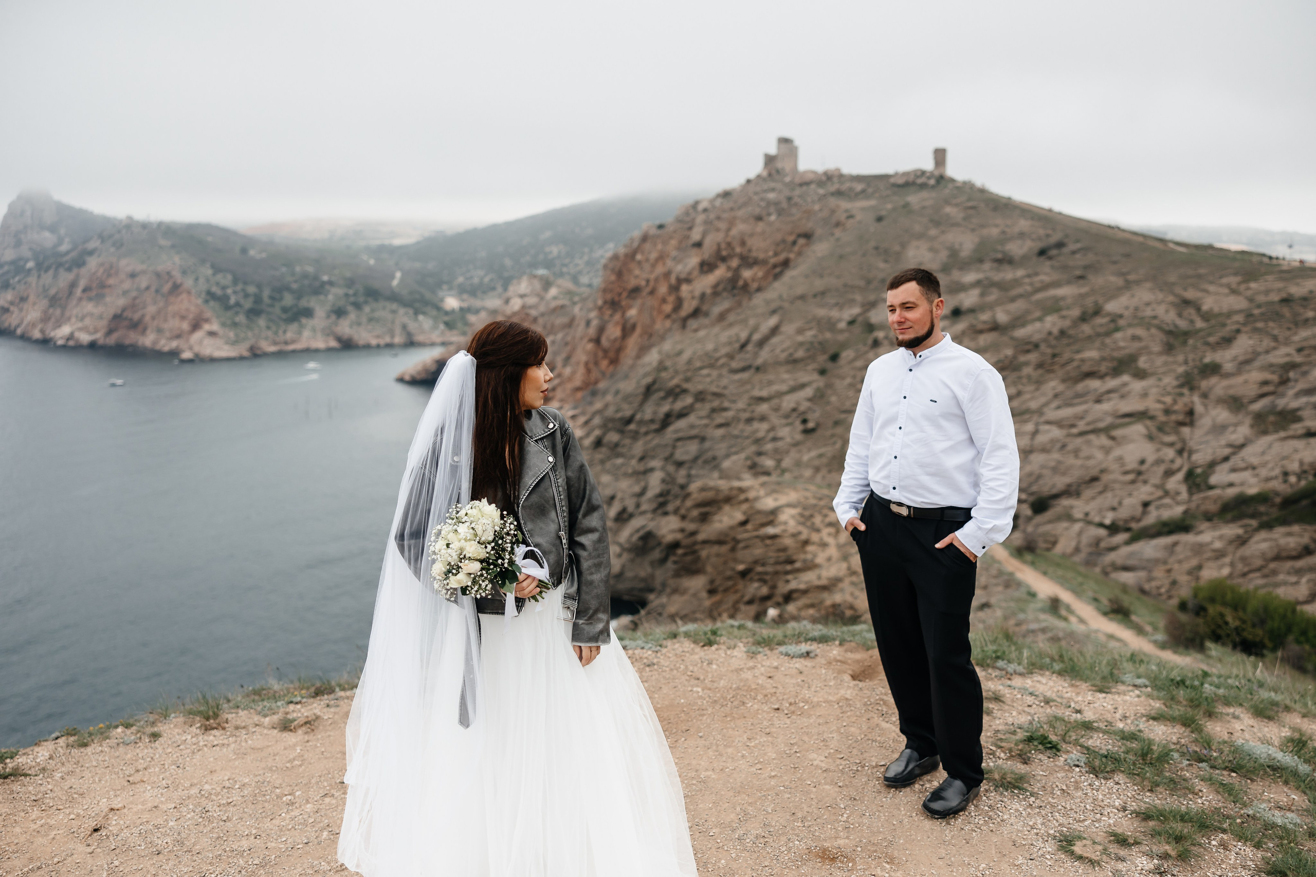 Анонс свадьбы Маргариты и Андрея. Туман на холмах Балаклавы. Свадебный фотограф в Крыму и Севастополе Ольга Баскакова