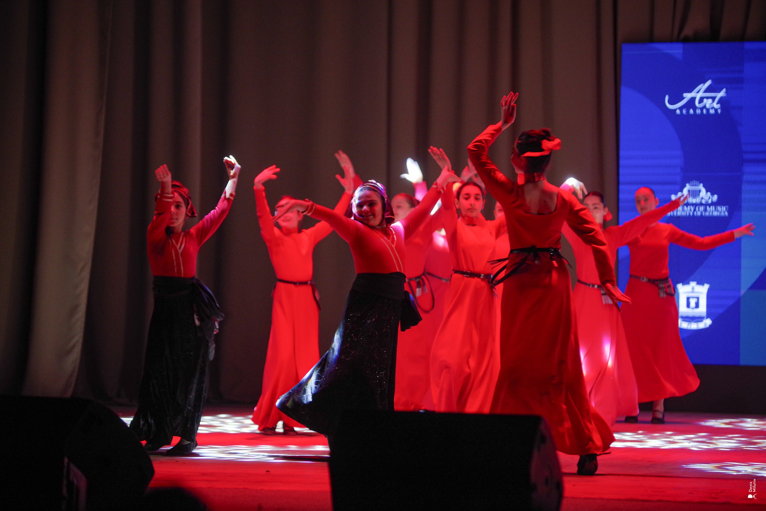 Танцы в Хоби. Портретный фотограф Денис Милютин