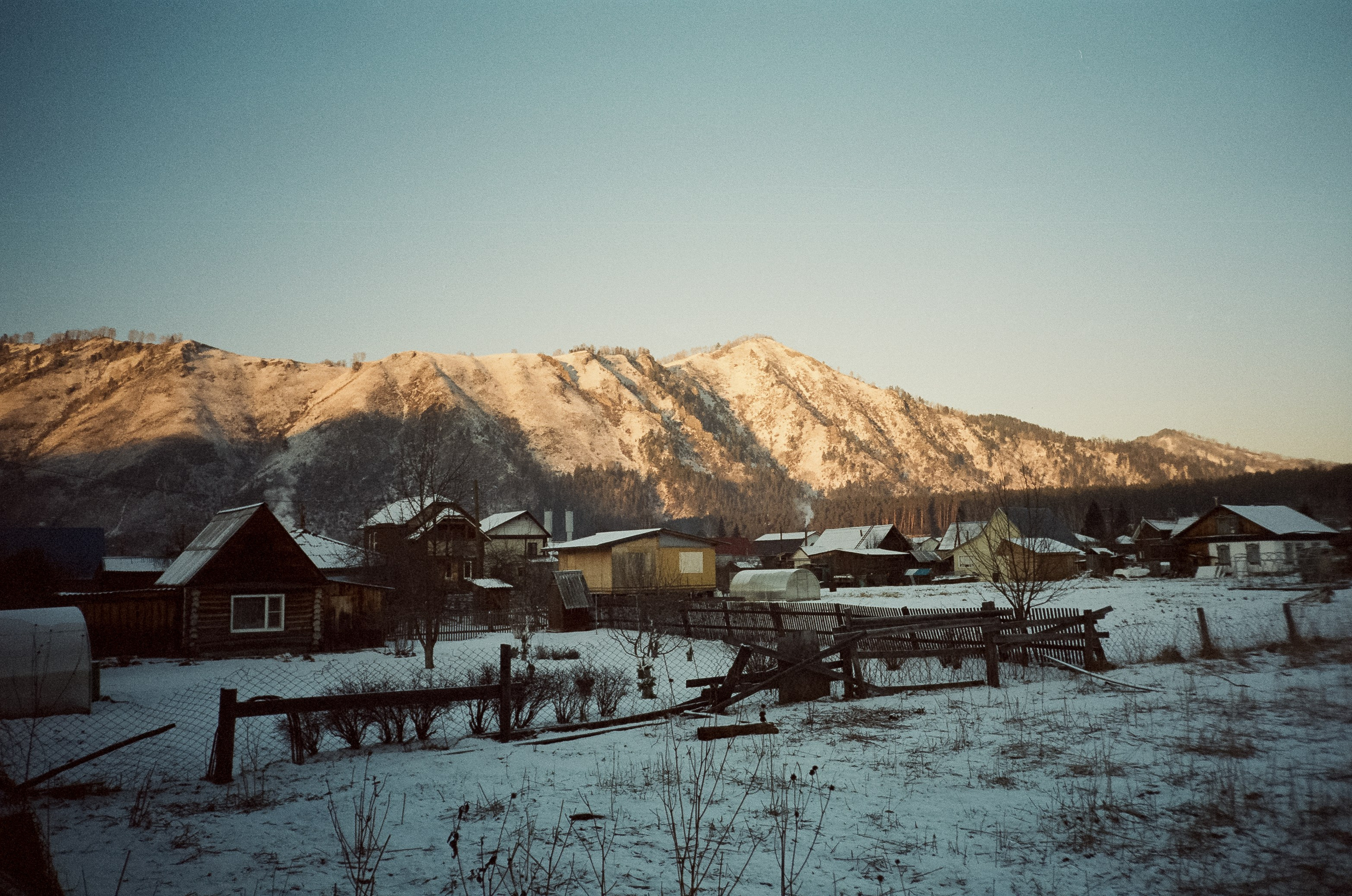 Дорога вдоль горной реки Куюм и локации Чемальского тракта. Фотограф-документалист Мария Осокина