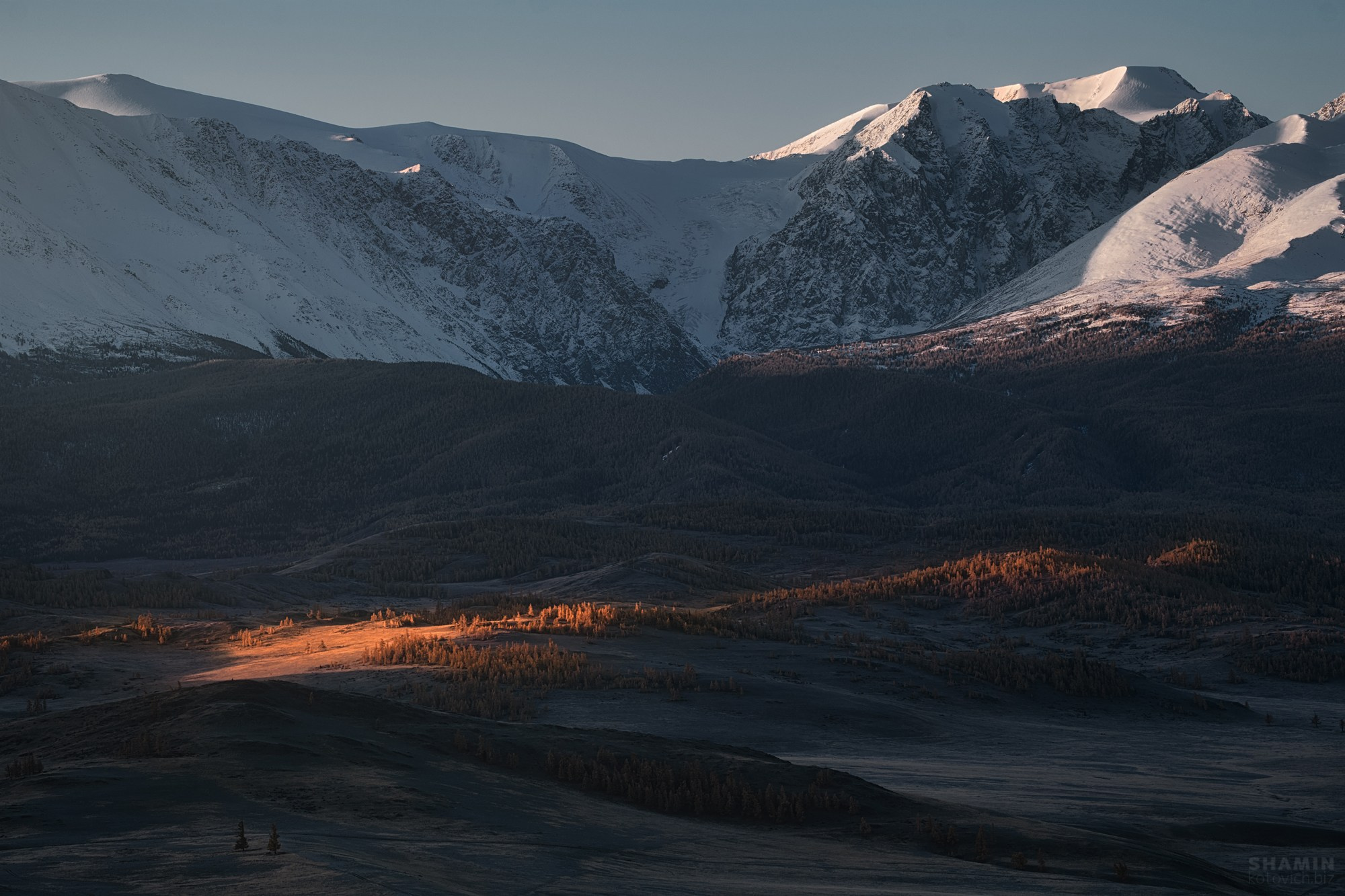 Алтай — пейзажная фотография Константина Шамина. Горы, реки и долины Алтая, природный свет, аэрофотосъёмка и классические пейзажи России.