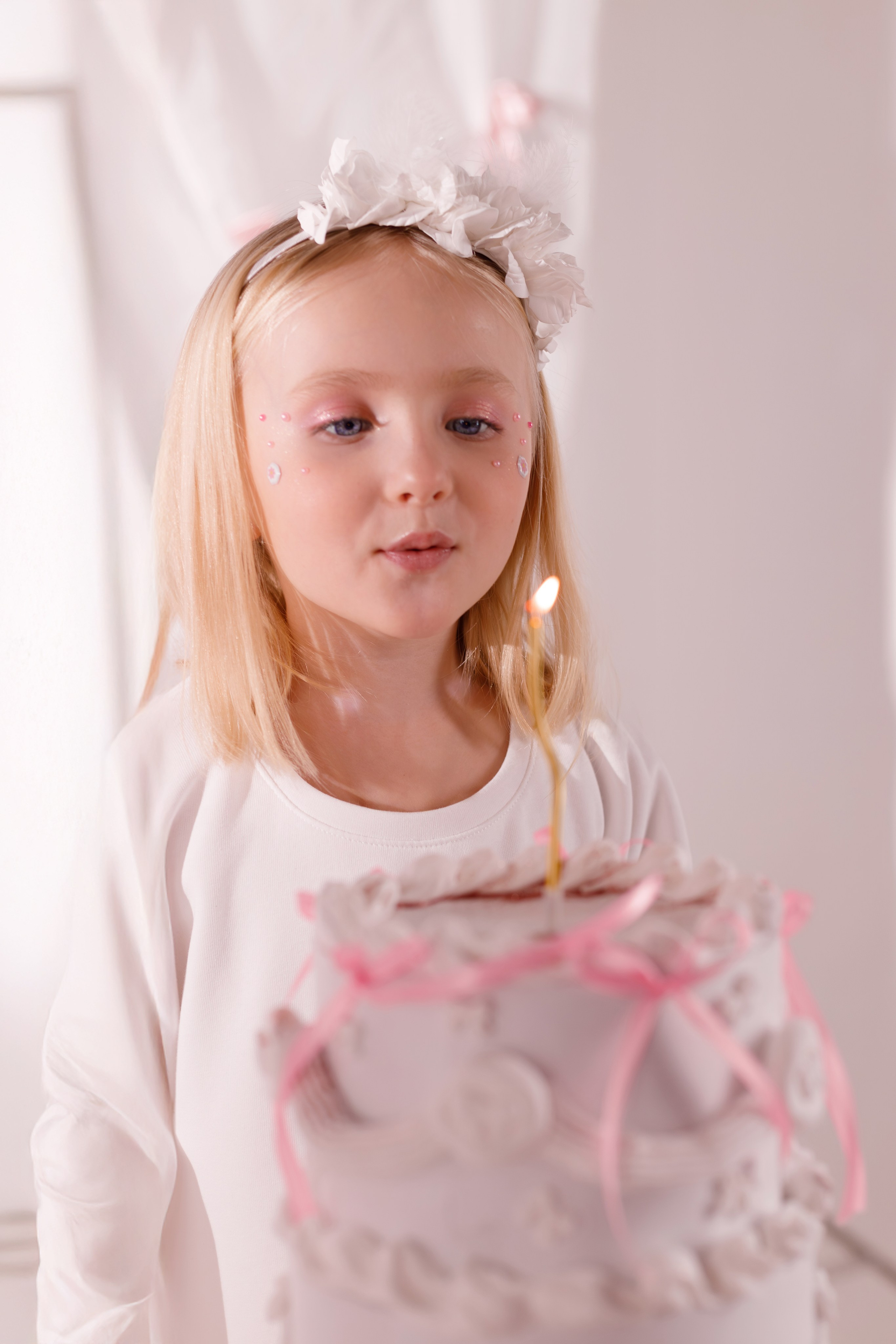 Фотосессия на День Рождения для девочек — сладкий праздник в сказочных декорациях. Детский студийный фотограф Сочи