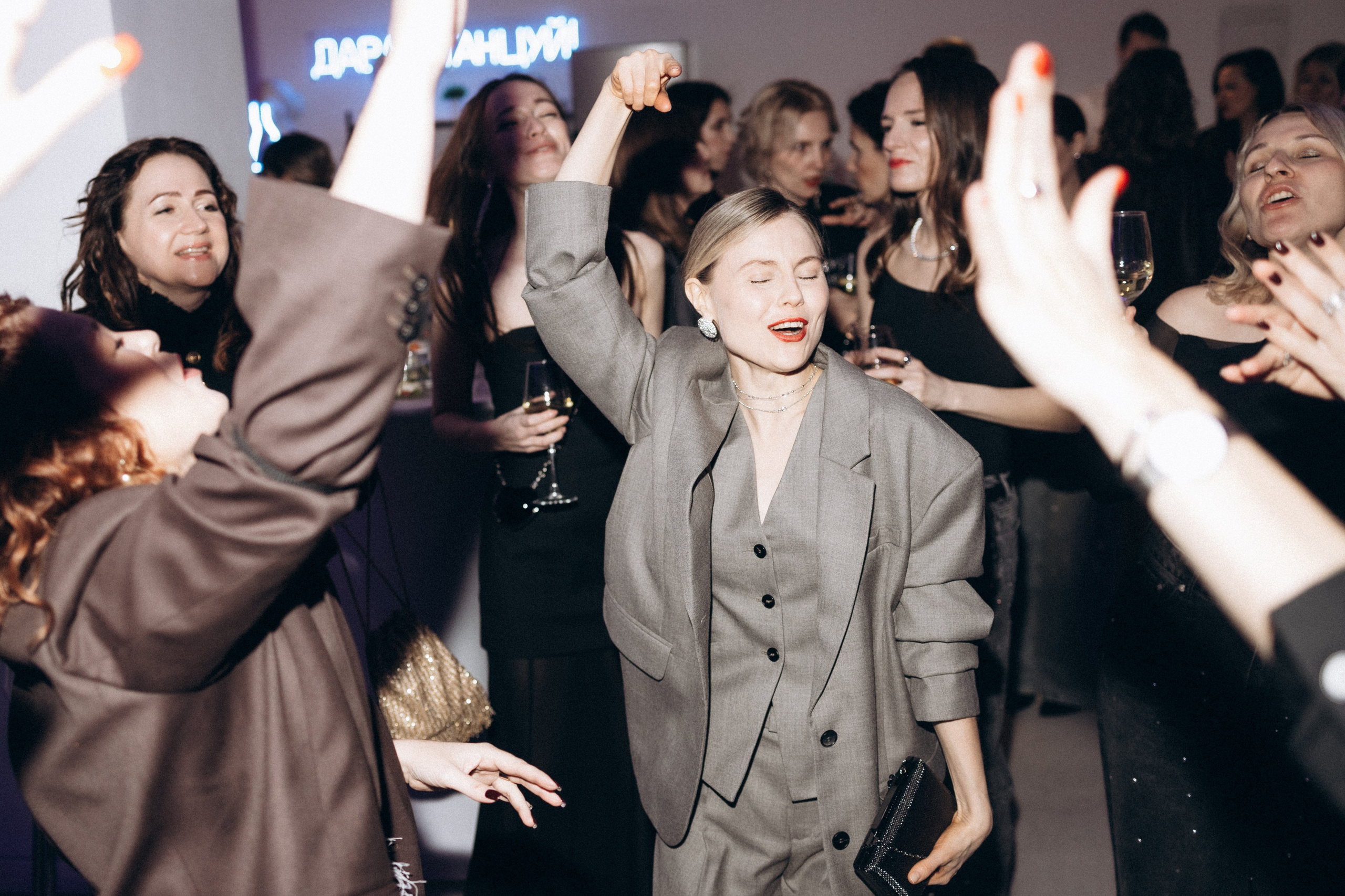 Встреча девочек из чатика. Фотограф Артем Бросов в Санкт-Петербурге и Дубае