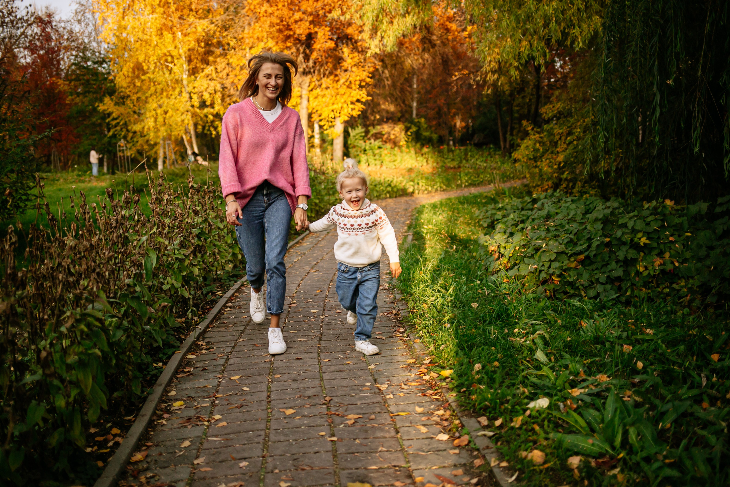 Юля, Анюта, Есения